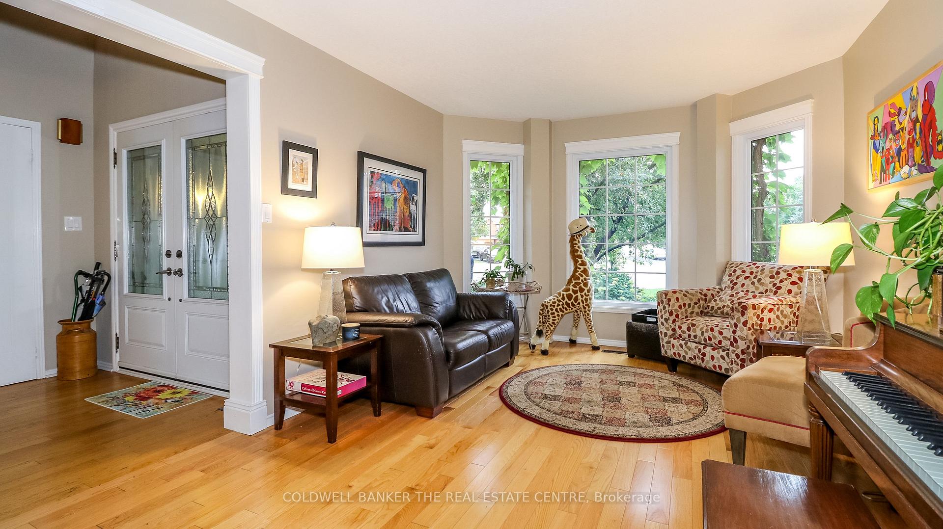 Photo 11 of 12 Gordon Court, Barrie, West Bayfield — HOMEH