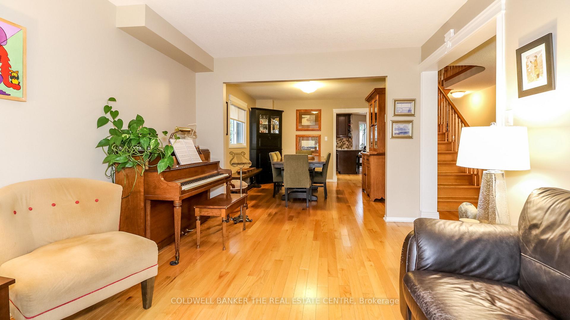 Photo 13 of 12 Gordon Court, Barrie, West Bayfield — HOMEH