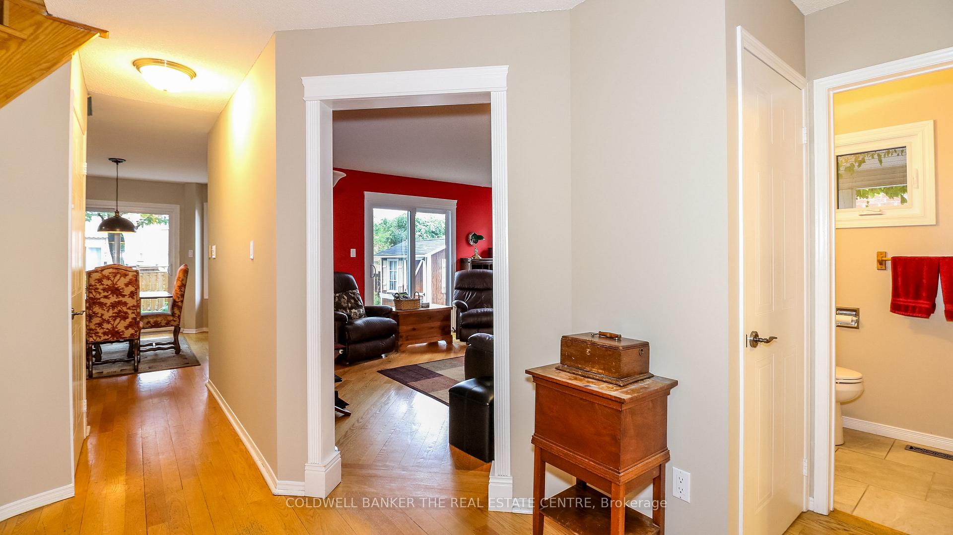 Photo 15 of 12 Gordon Court, Barrie, West Bayfield — HOMEH