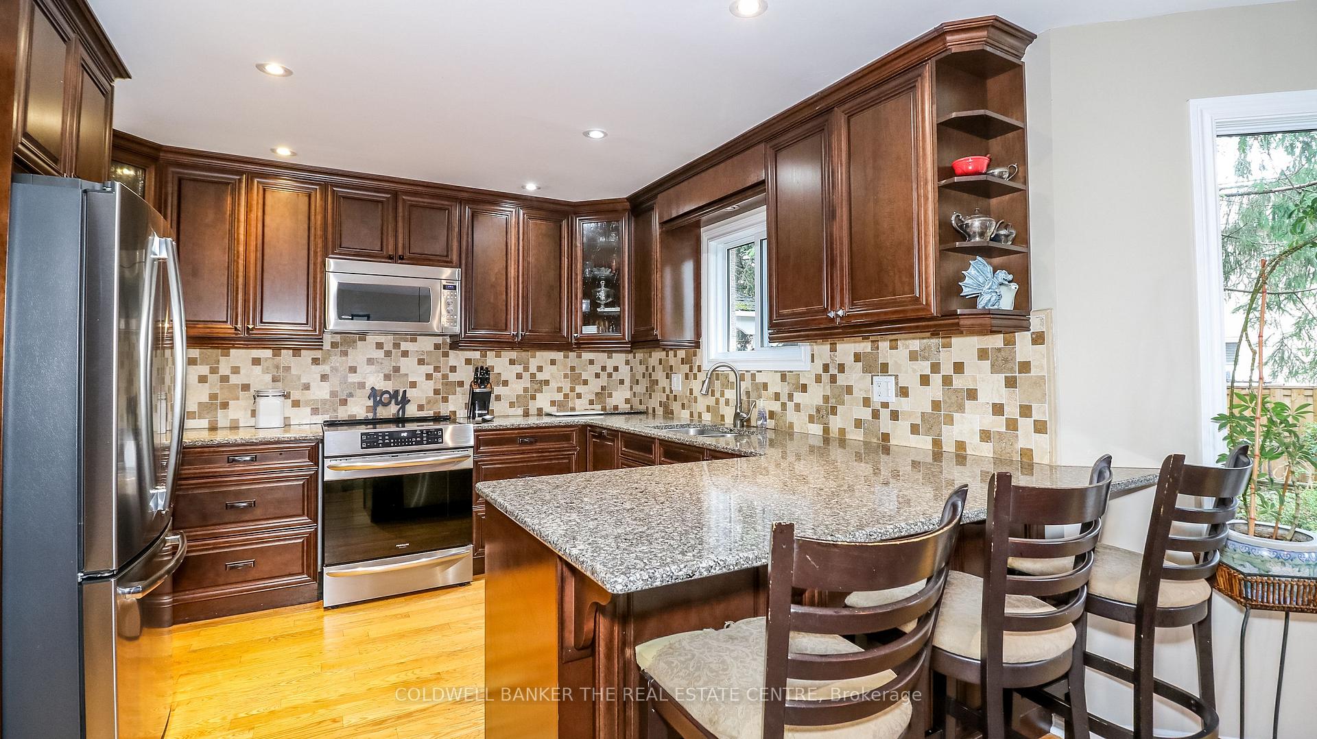 Photo 22 of 12 Gordon Court, Barrie, West Bayfield — HOMEH
