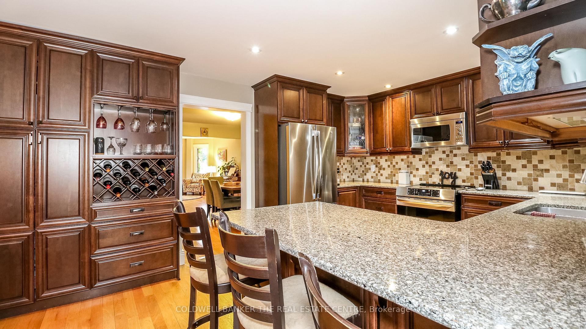 Photo 23 of 12 Gordon Court, Barrie, West Bayfield — HOMEH