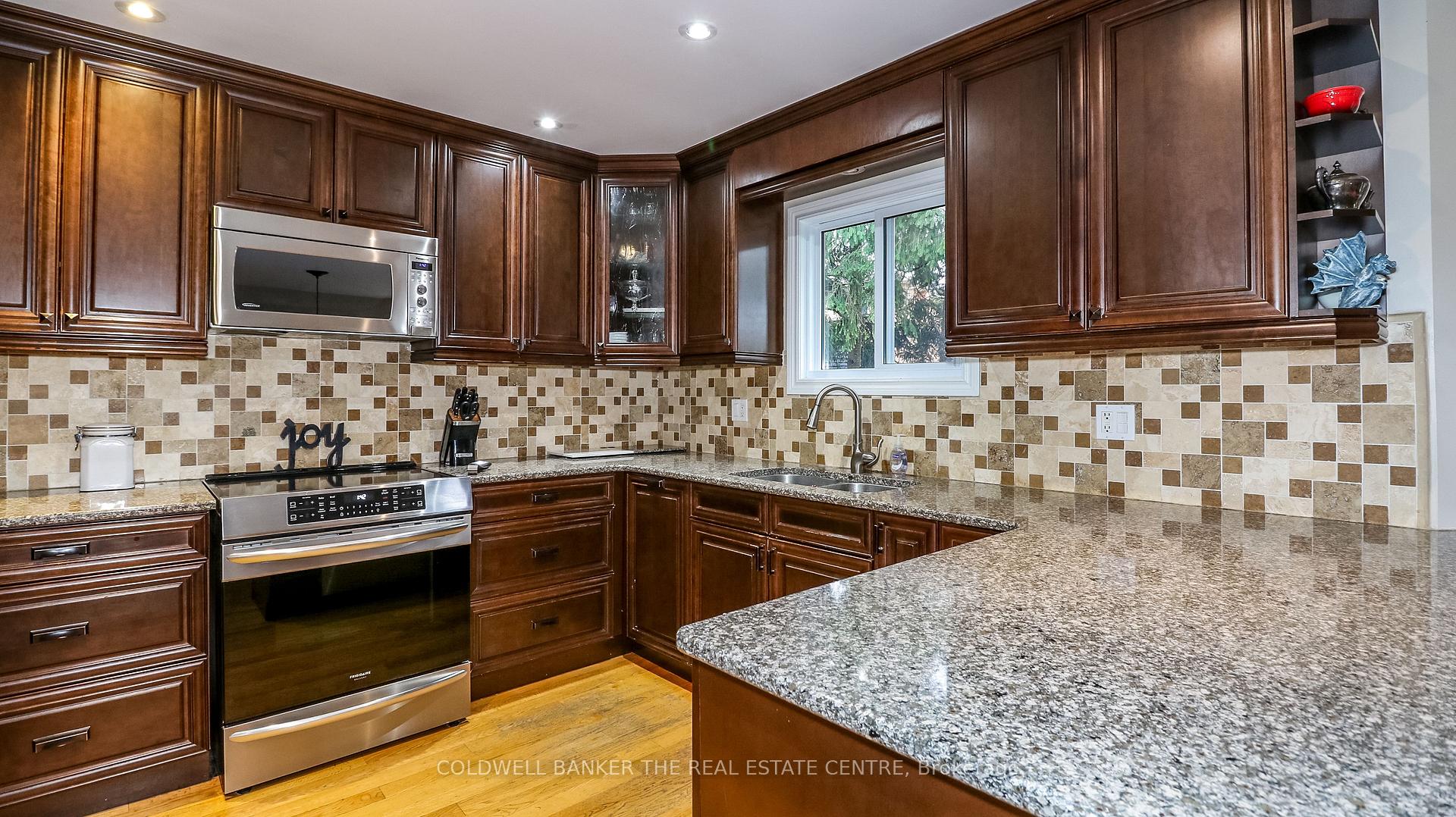 Photo 25 of 12 Gordon Court, Barrie, West Bayfield — HOMEH