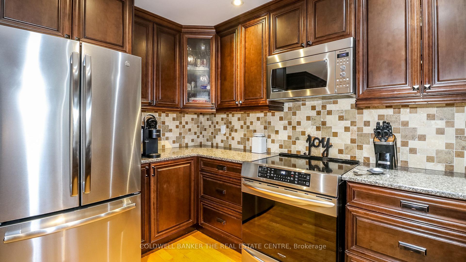 Photo 26 of 12 Gordon Court, Barrie, West Bayfield — HOMEH