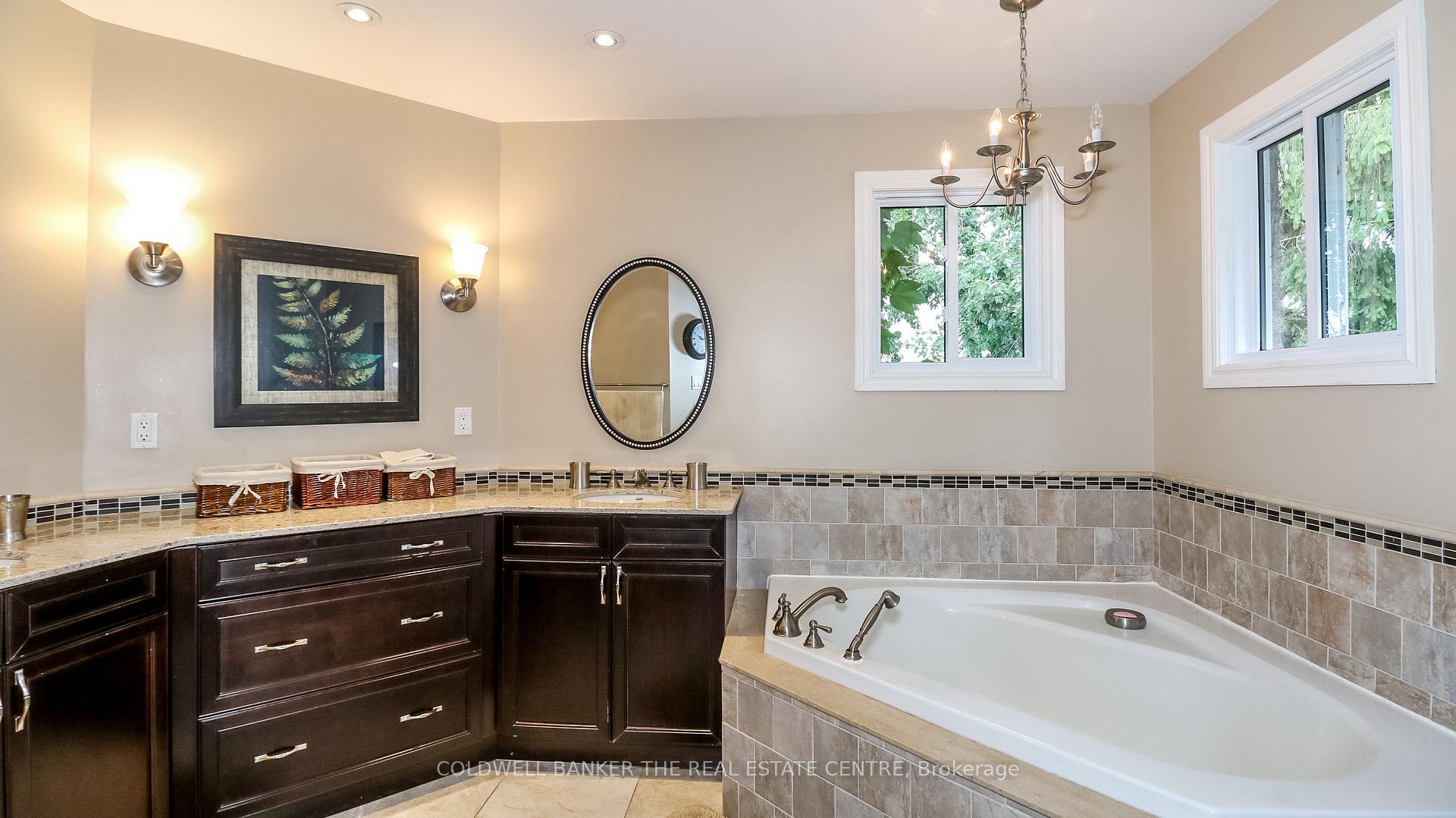 Photo 31 of 12 Gordon Court, Barrie, West Bayfield — HOMEH