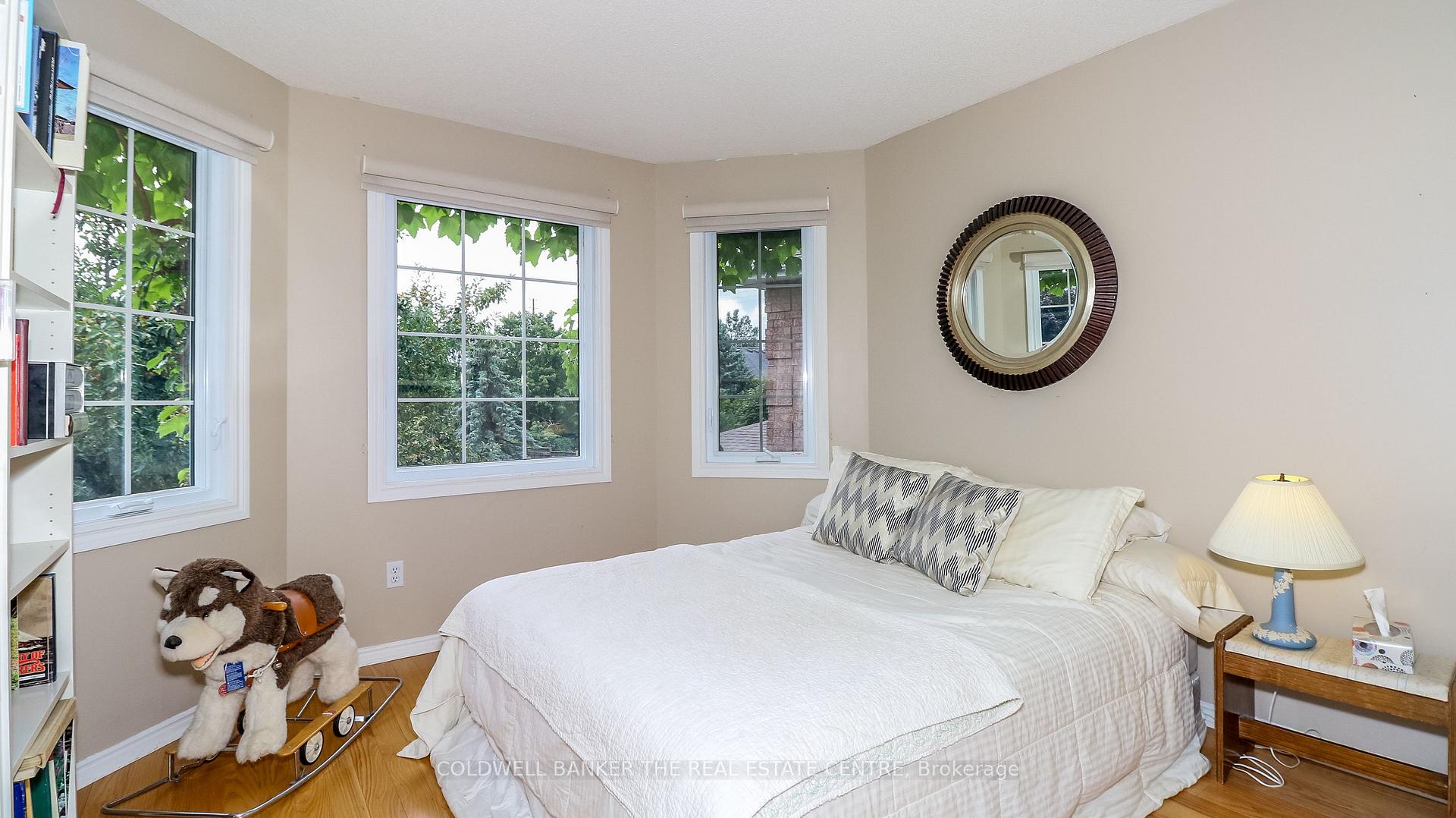 Photo 36 of 12 Gordon Court, Barrie, West Bayfield — HOMEH