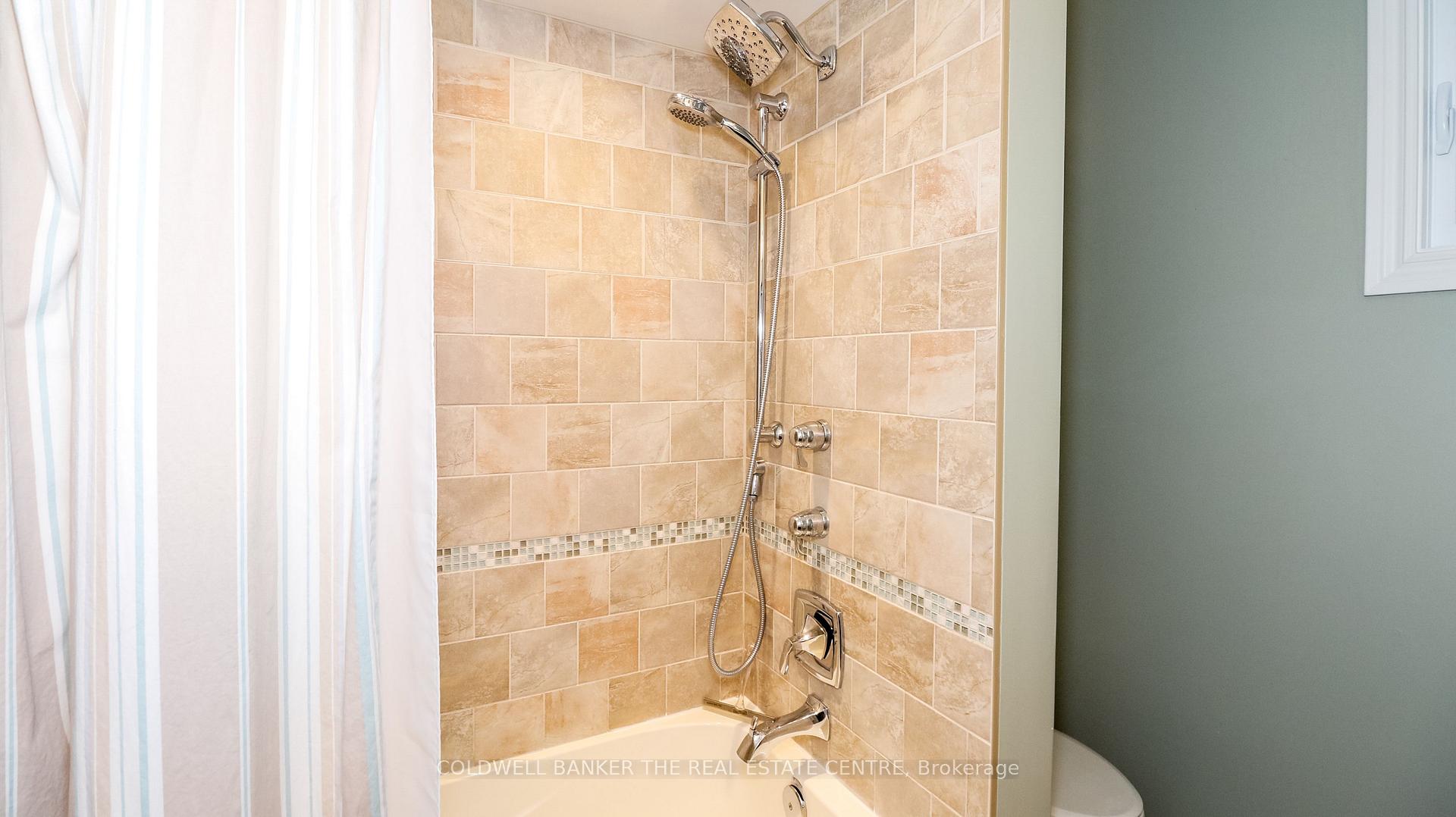 Photo 38 of 12 Gordon Court, Barrie, West Bayfield — HOMEH