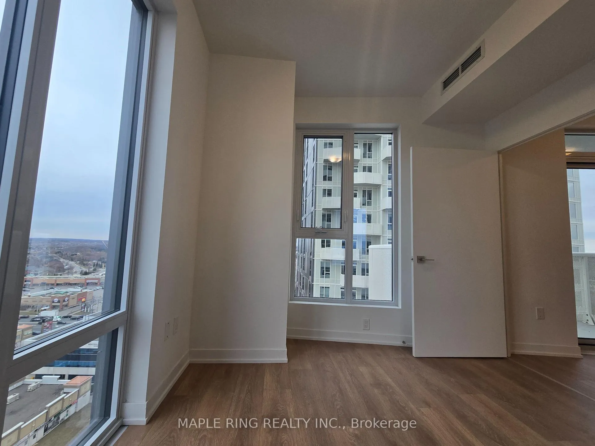 Photo 7 of Unit 1613, 10 Abeja Street, Vaughan, Concord — HOMEH