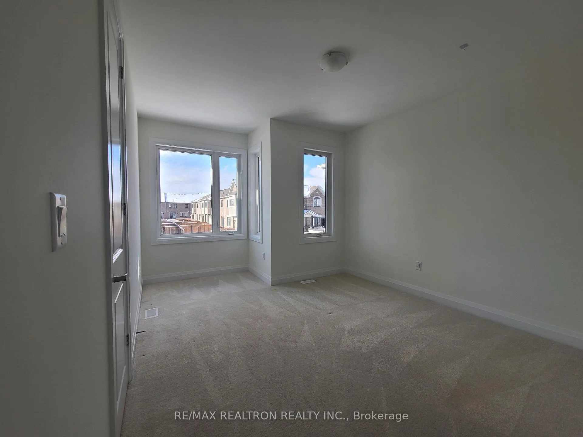 Photo 12 of 3246 Chimney Swift Crescent, Pickering, Rural Pickering — HOMEH
