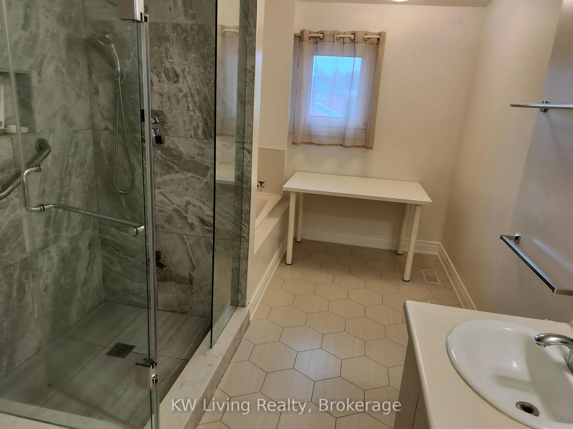 Photo 16 of 215 Hollingham Road, Markham, Unionville — HOMEH