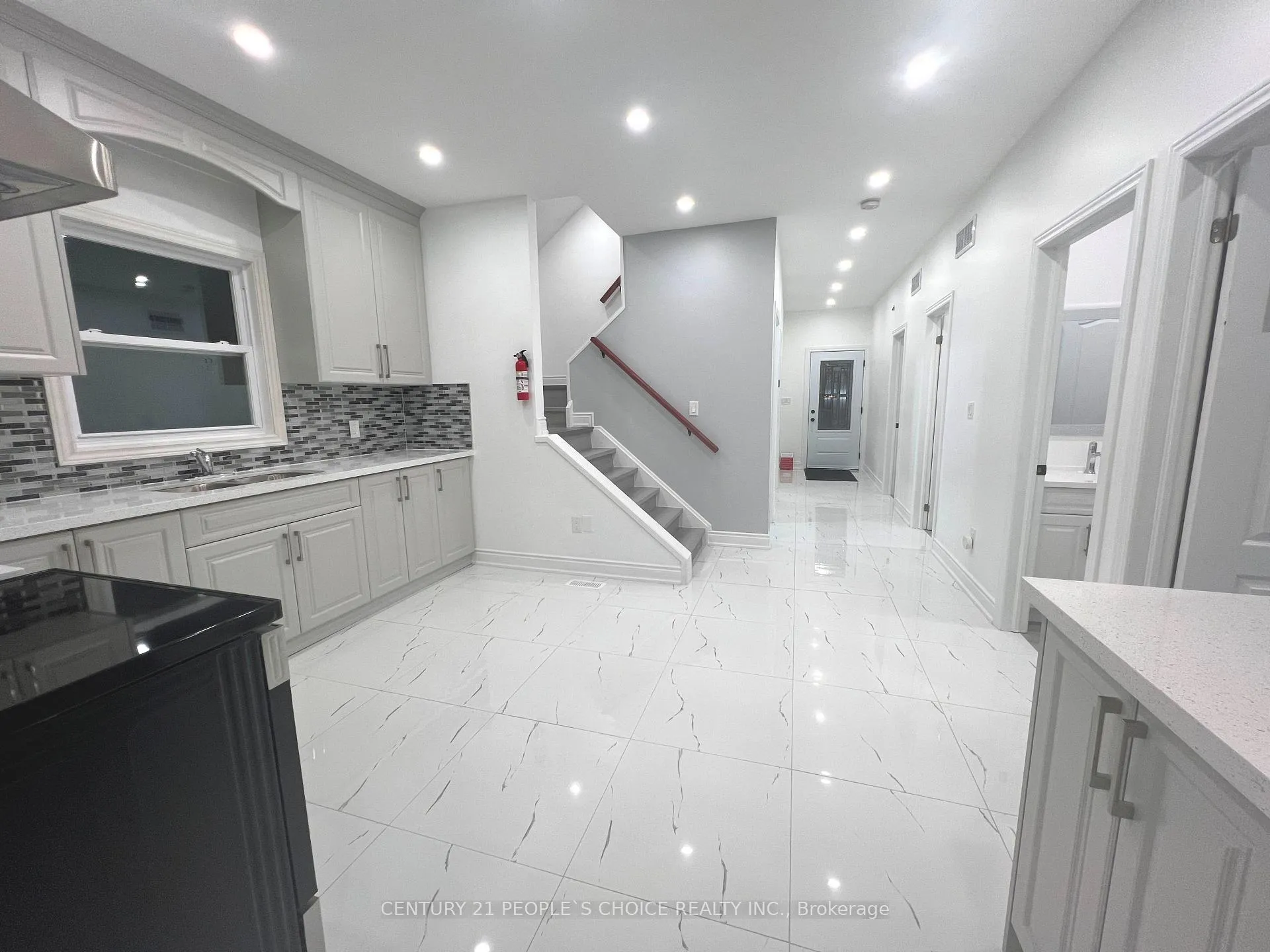 Photo 5 of 5640 Buchanan Avenue, Niagara Falls, Clifton Hill — HOMEH