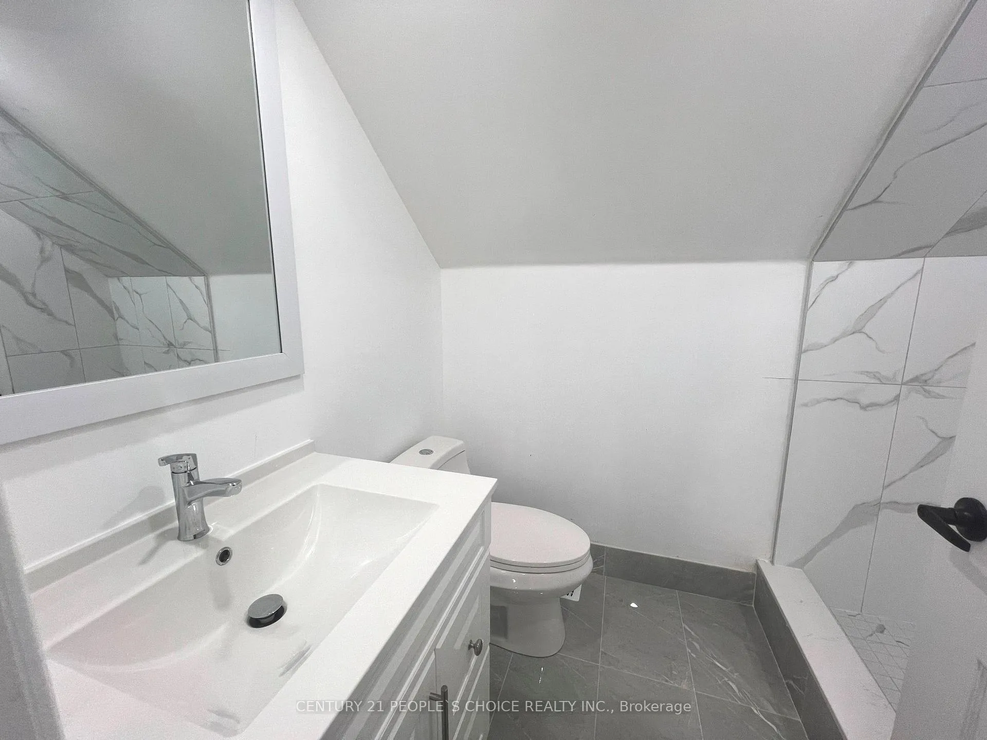 Photo 8 of 5640 Buchanan Avenue, Niagara Falls, Clifton Hill — HOMEH