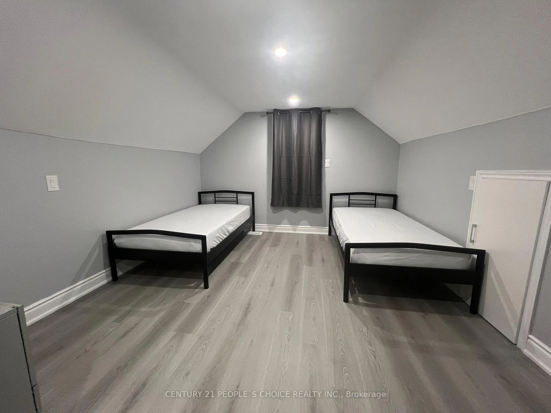 Photo 12 of 5640 Buchanan Avenue, Niagara Falls, Clifton Hill — HOMEH