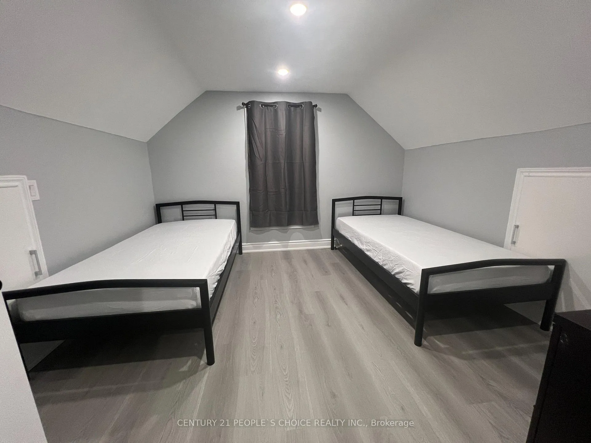 Photo 13 of 5640 Buchanan Avenue, Niagara Falls, Clifton Hill — HOMEH