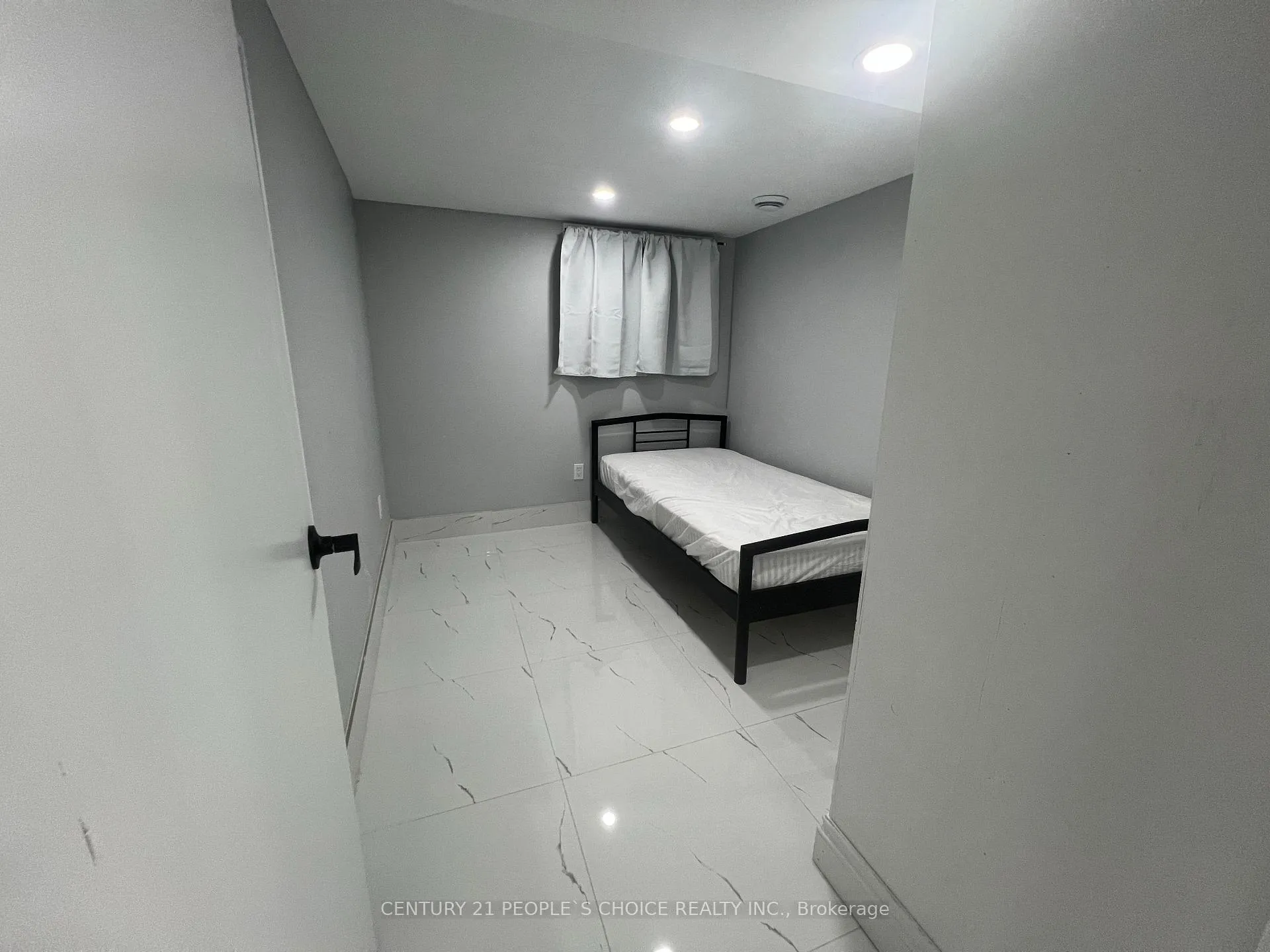 Photo 14 of 5640 Buchanan Avenue, Niagara Falls, Clifton Hill — HOMEH