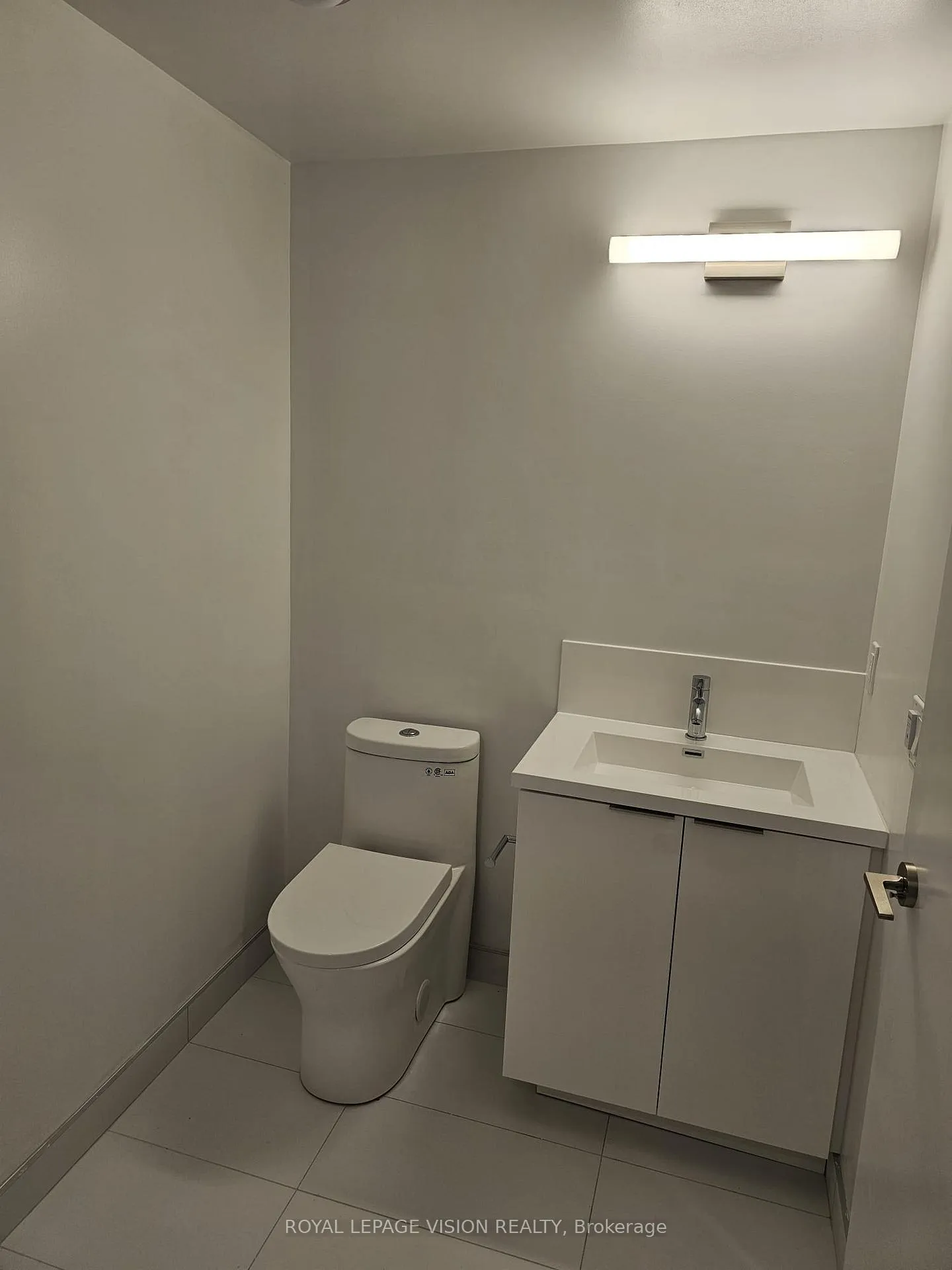 Photo 4 of Unit 504, 238 Simcoe Street, Toronto, Kensington-Chinatown — HOMEH