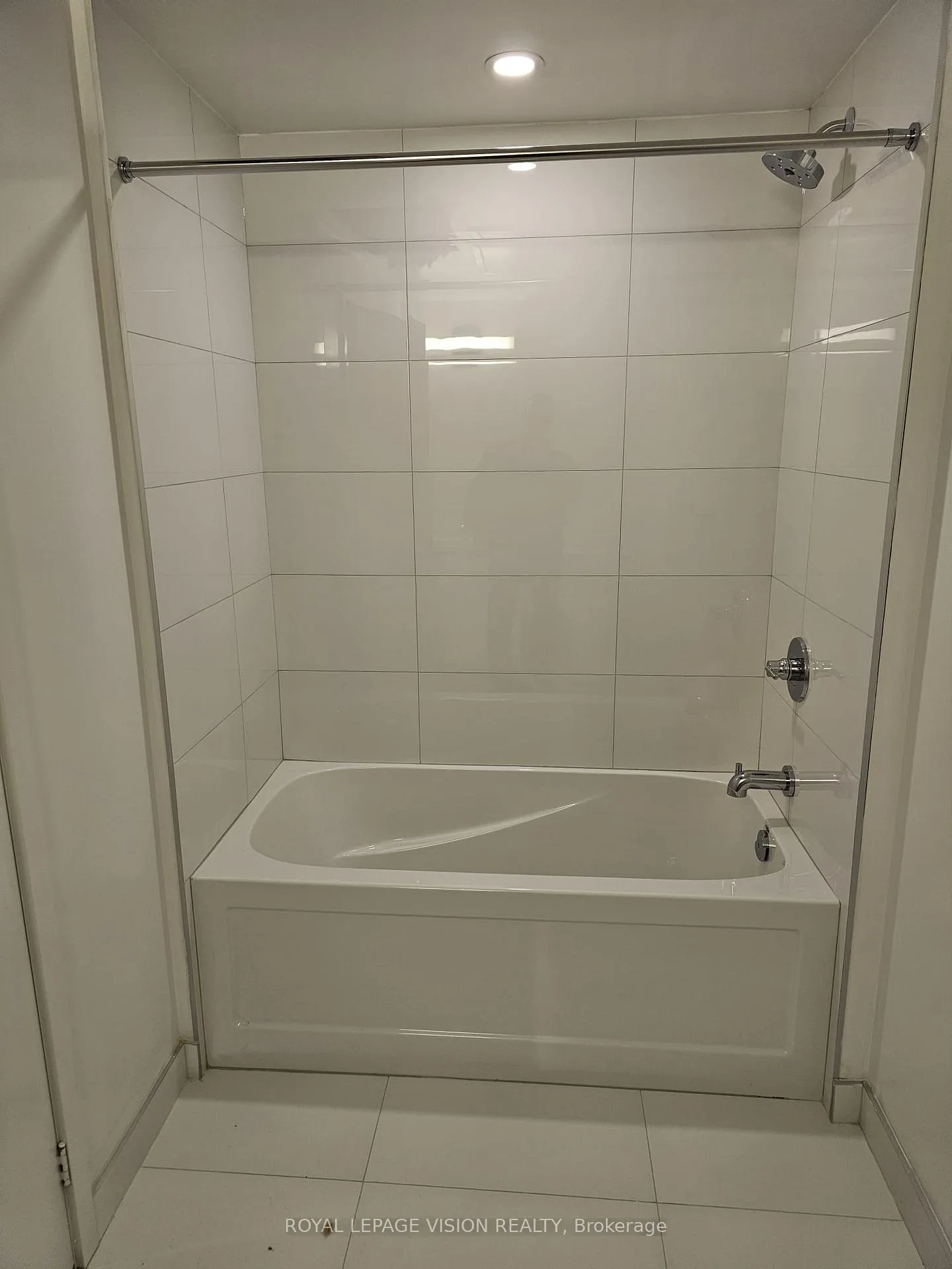 Photo 5 of Unit 504, 238 Simcoe Street, Toronto, Kensington-Chinatown — HOMEH