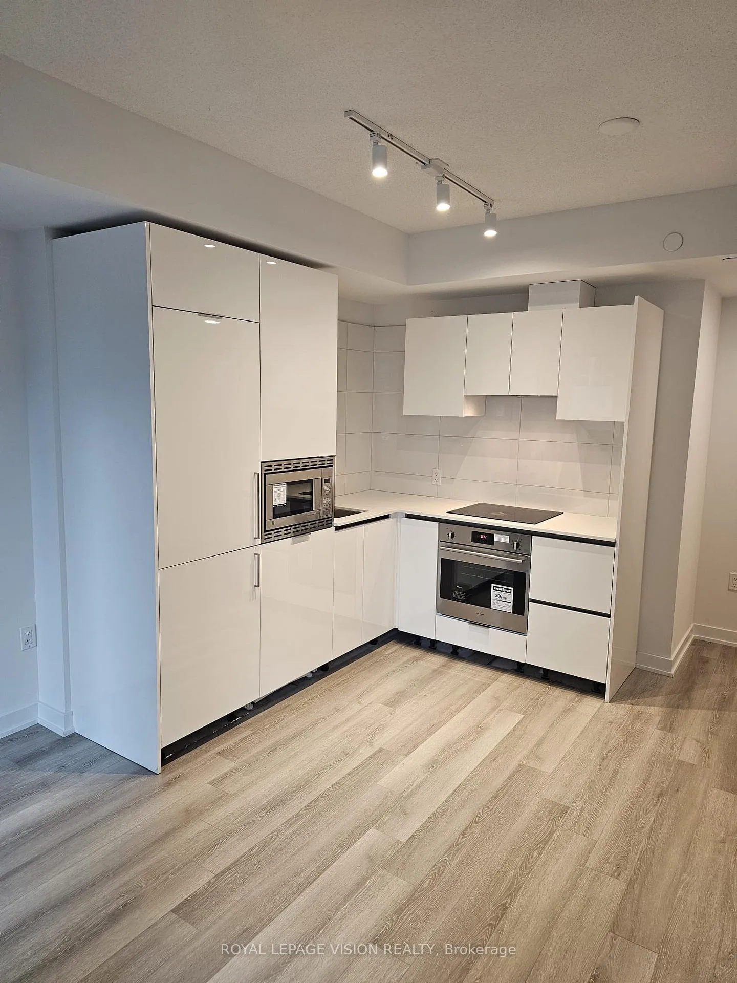 Photo 7 of Unit 504, 238 Simcoe Street, Toronto, Kensington-Chinatown — HOMEH