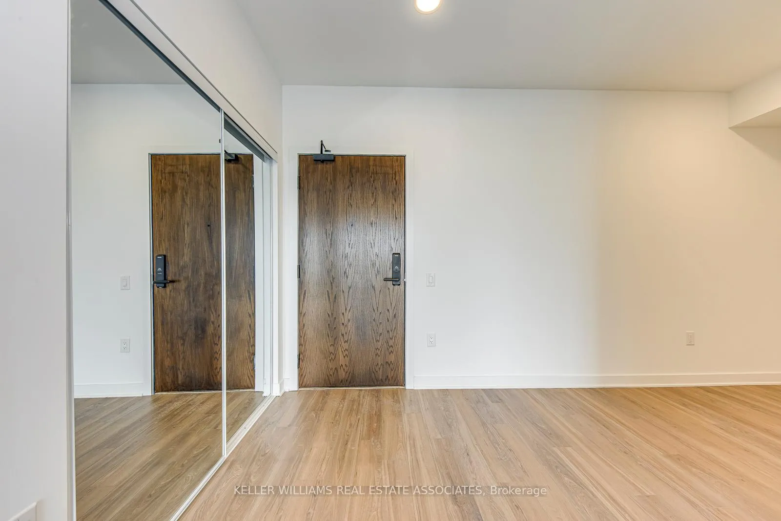 Photo 6 of Unit 209, 2782 Barton Street E, Hamilton, Riverdale — HOMEH