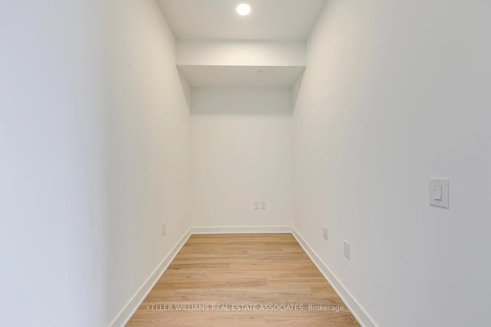 Photo 7 of Unit 209, 2782 Barton Street E, Hamilton, Riverdale — HOMEH