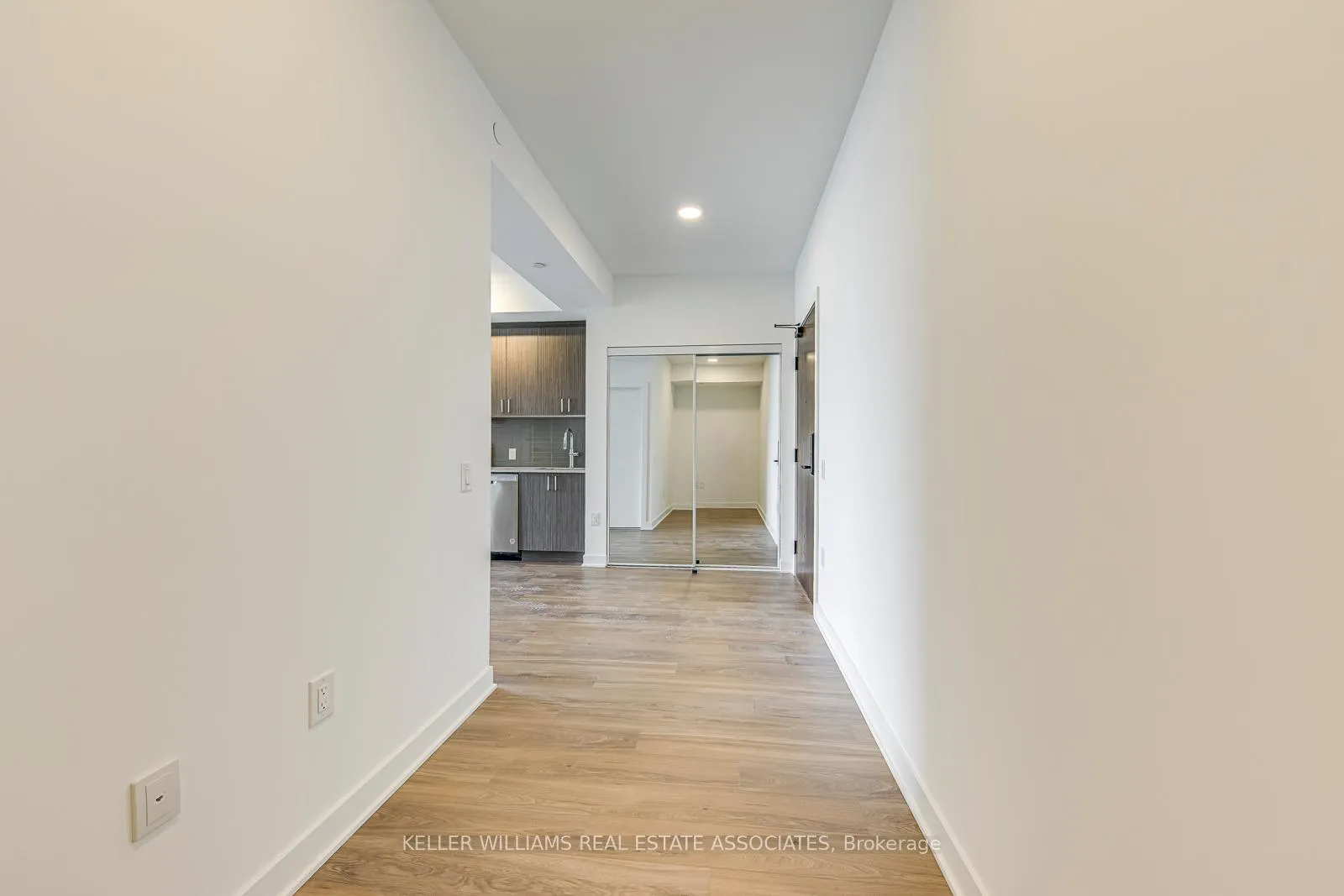 Photo 8 of Unit 209, 2782 Barton Street E, Hamilton, Riverdale — HOMEH