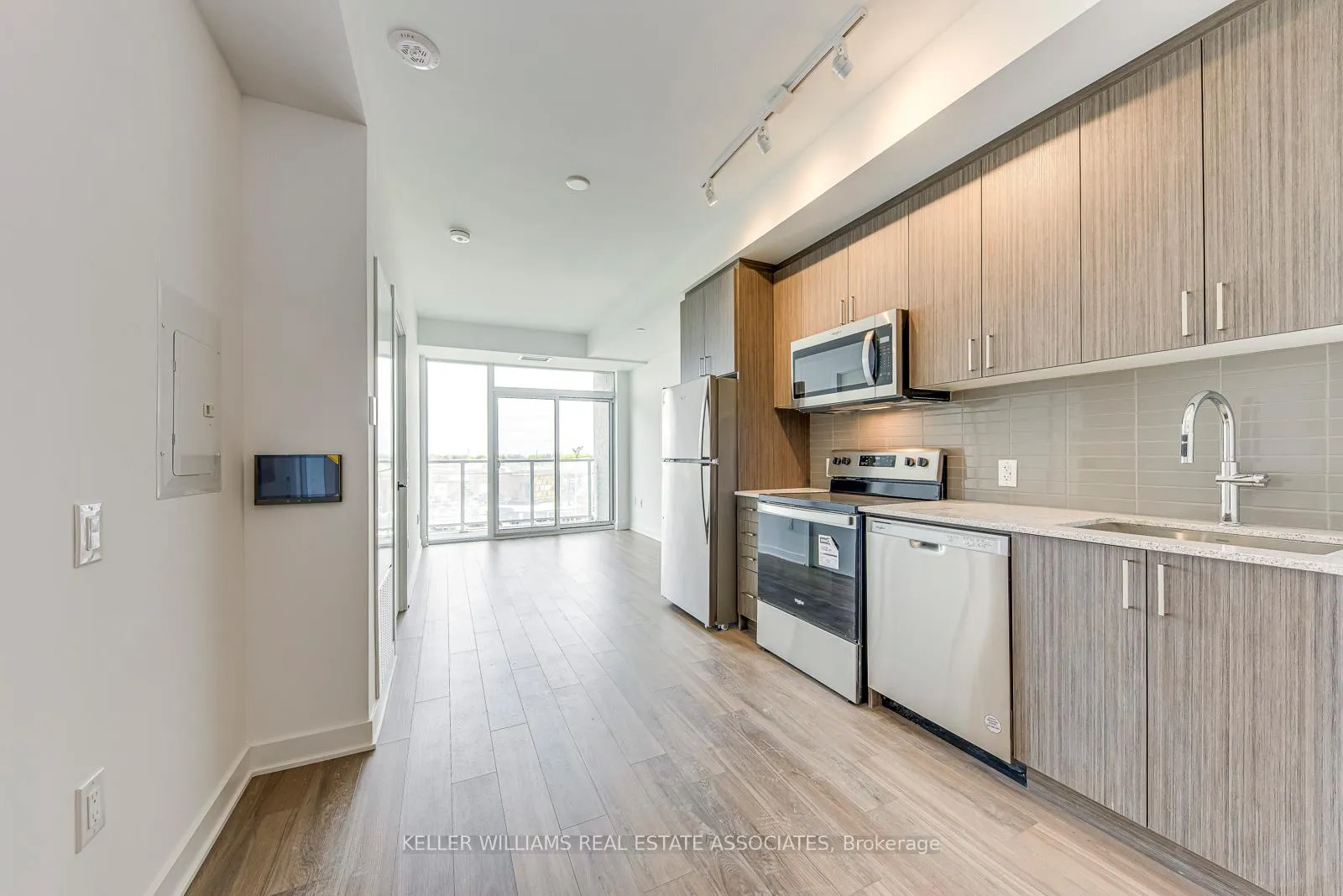 Photo 9 of Unit 209, 2782 Barton Street E, Hamilton, Riverdale — HOMEH