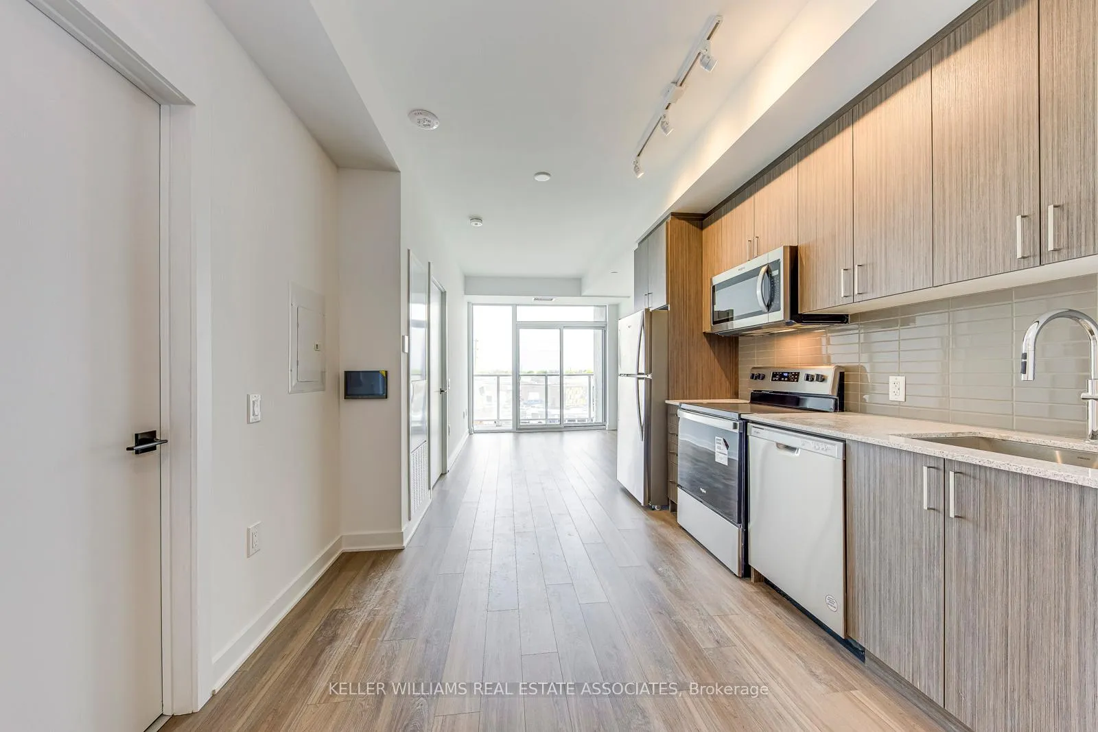 Photo 10 of Unit 209, 2782 Barton Street E, Hamilton, Riverdale — HOMEH