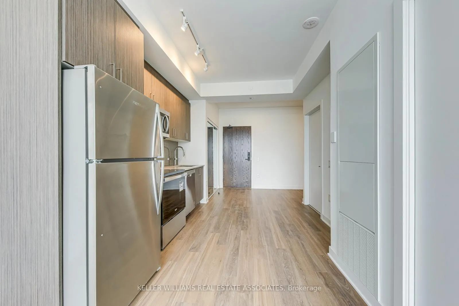 Photo 13 of Unit 209, 2782 Barton Street E, Hamilton, Riverdale — HOMEH