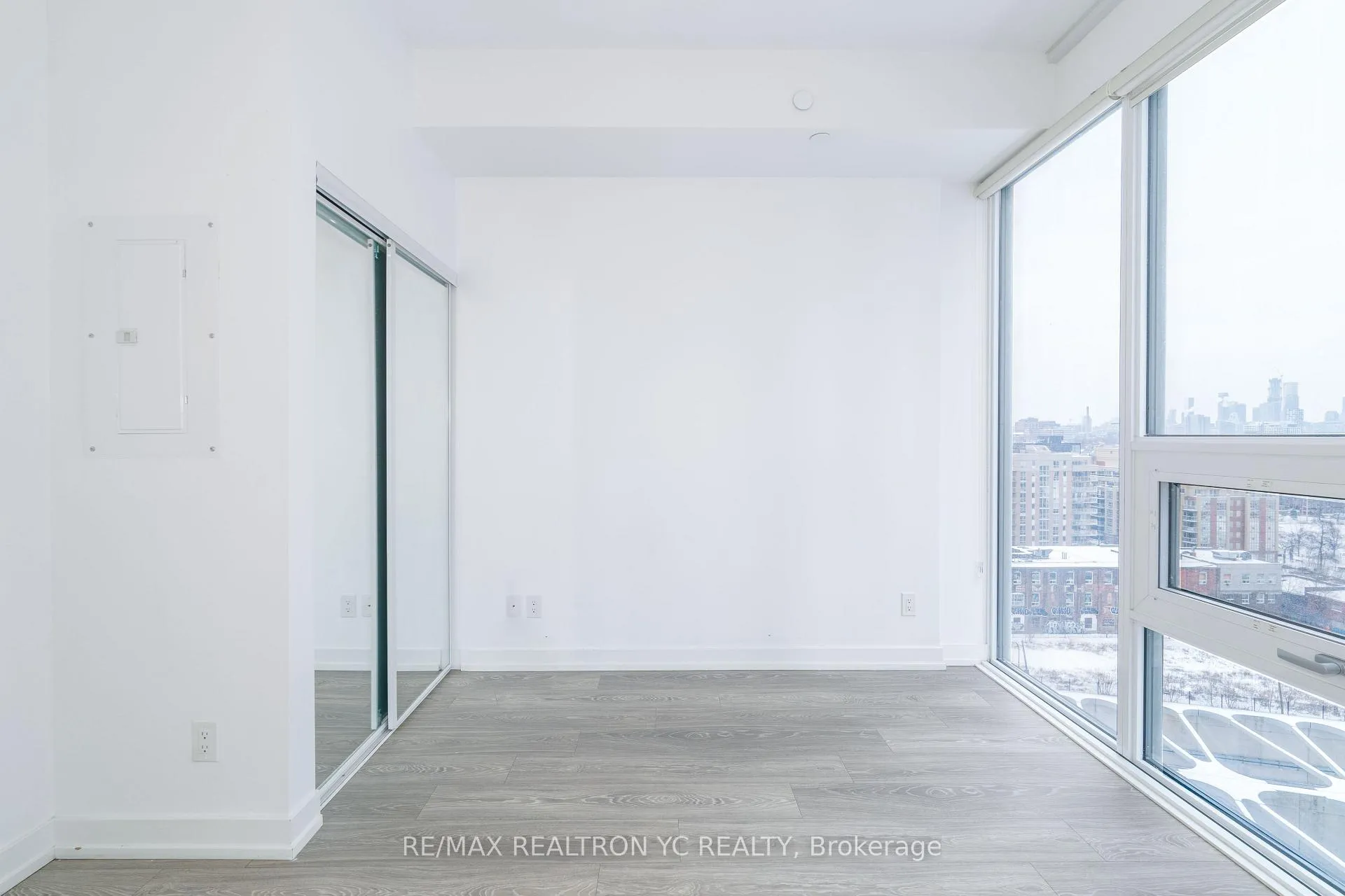 Photo 4 of Unit 1102, 19 Western Battery Road, Toronto, Niagara — HOMEH