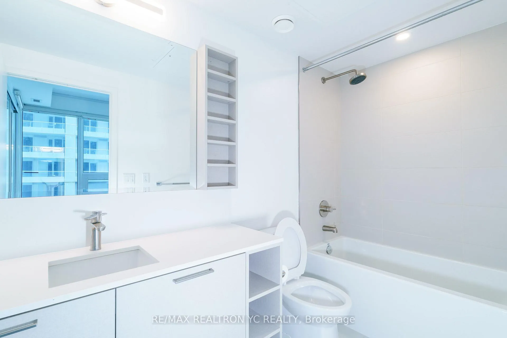 Photo 6 of Unit 1102, 19 Western Battery Road, Toronto, Niagara — HOMEH