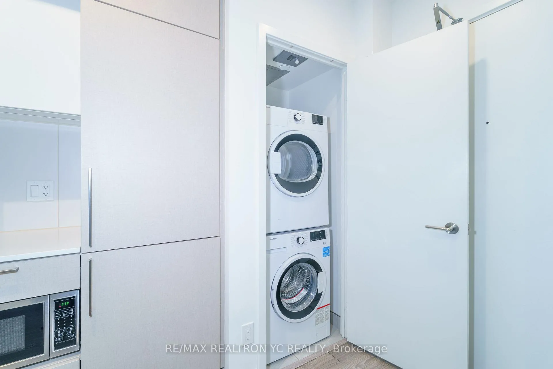 Photo 10 of Unit 1102, 19 Western Battery Road, Toronto, Niagara — HOMEH