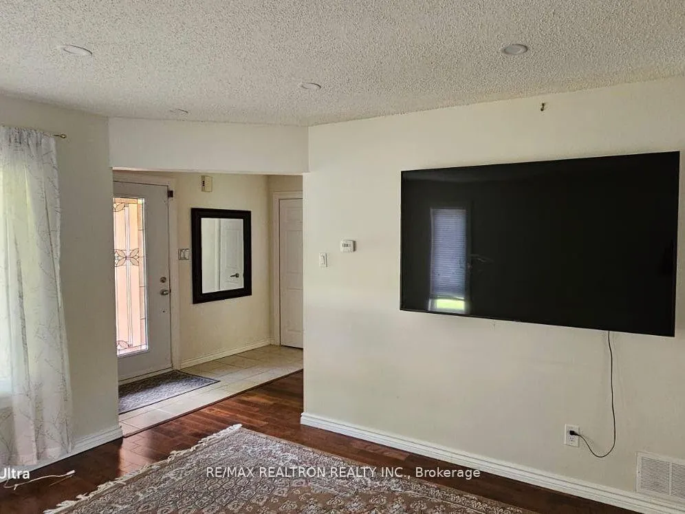 Photo 3 of Unit Upper, 31 Keeble Crescent, Ajax, Central — HOMEH