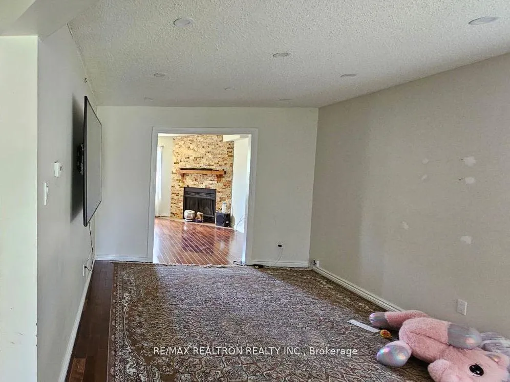 Photo 4 of Unit Upper, 31 Keeble Crescent, Ajax, Central — HOMEH