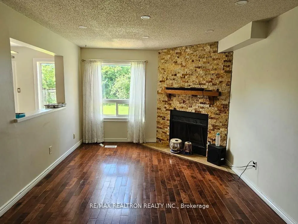 Photo 7 of Unit Upper, 31 Keeble Crescent, Ajax, Central — HOMEH