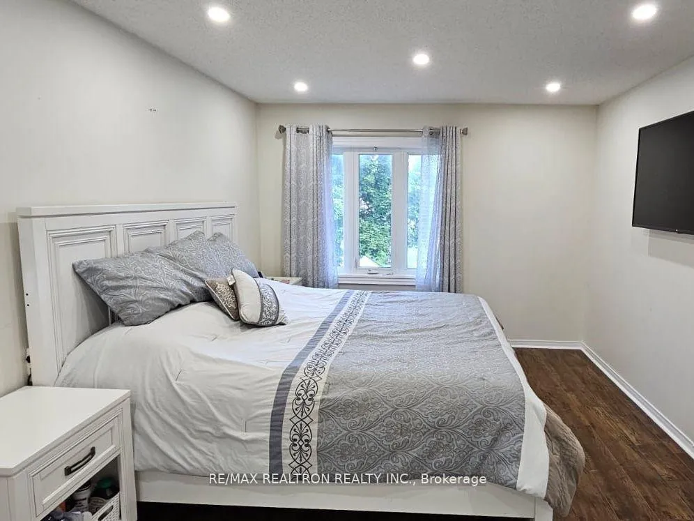 Photo 10 of Unit Upper, 31 Keeble Crescent, Ajax, Central — HOMEH