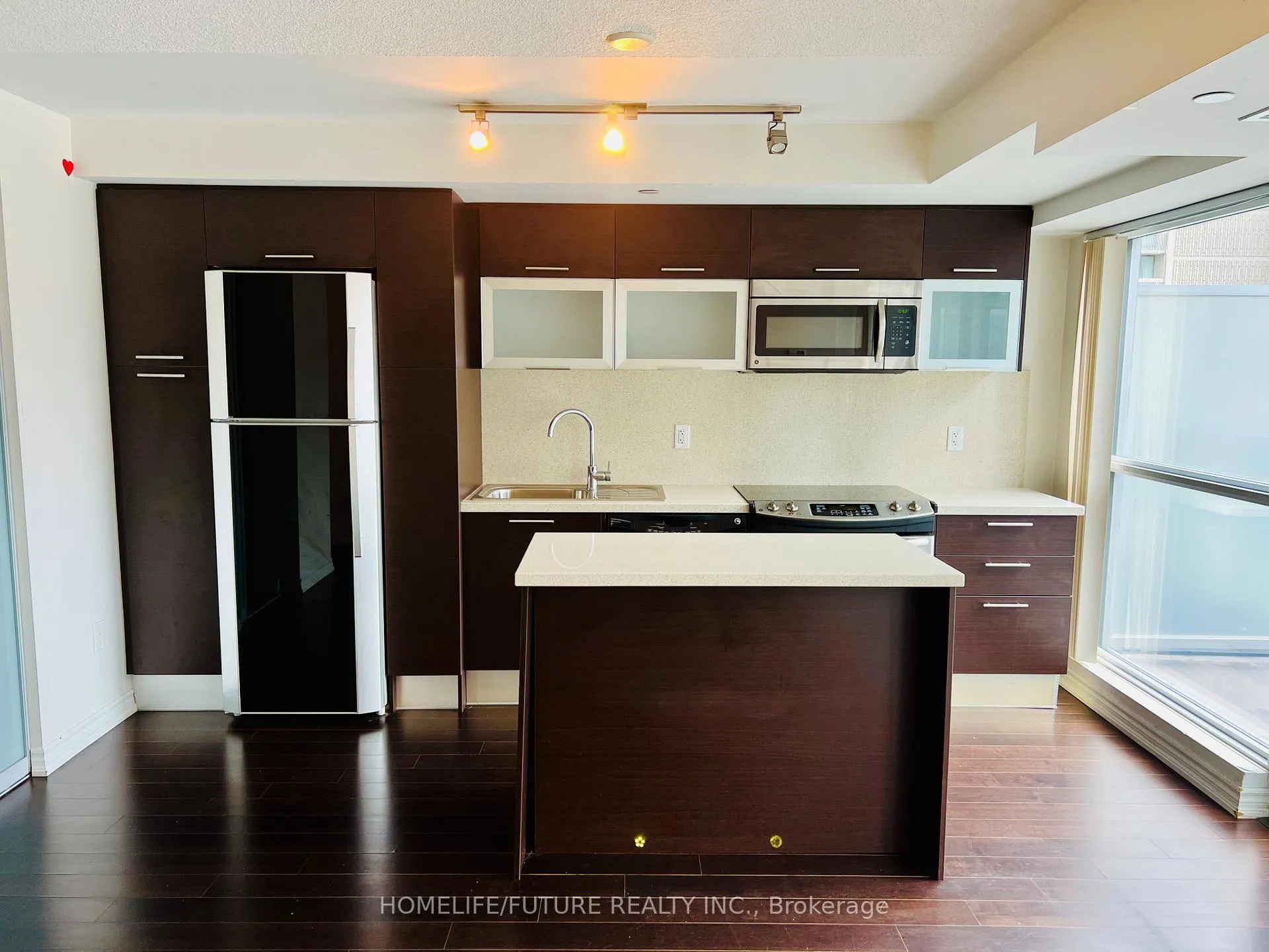 Photo 4 of Unit 1118, 386 Yonge Street, Toronto, Bay Street Corridor — HOMEH
