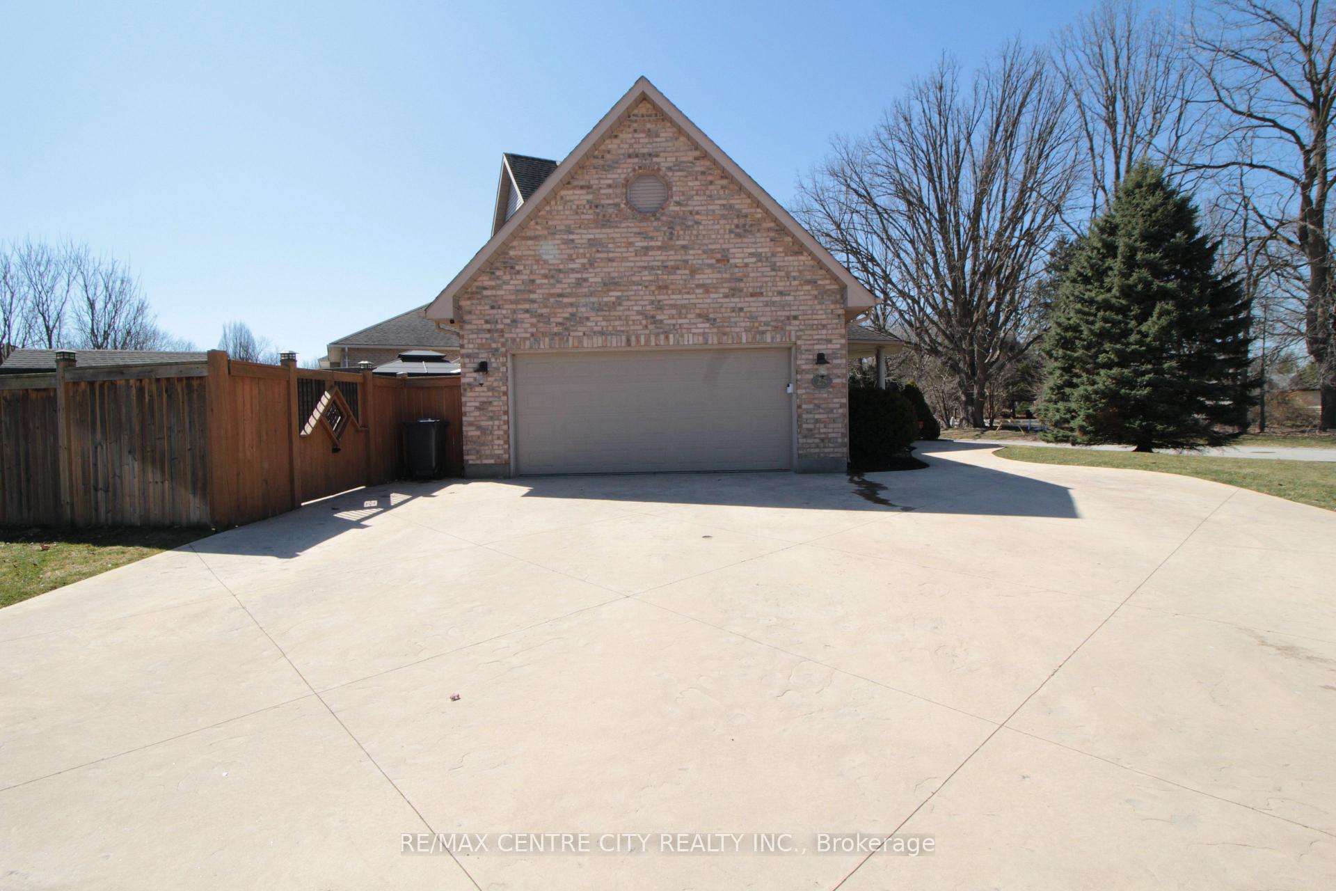 Photo 2 of 25 Symphony Court, Central Elgin, Lynhurst — HOMEH