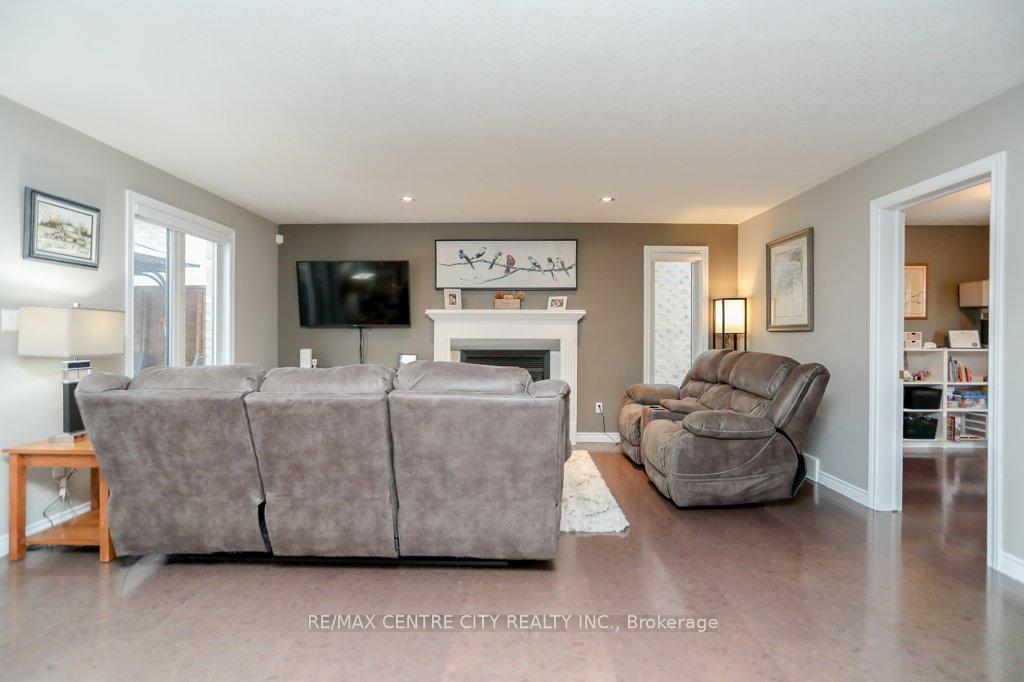 Photo 9 of 25 Symphony Court, Central Elgin, Lynhurst — HOMEH