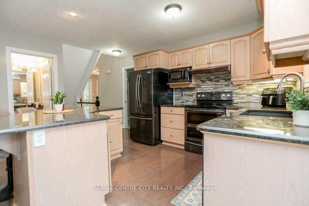 Photo 12 of 25 Symphony Court, Central Elgin, Lynhurst — HOMEH