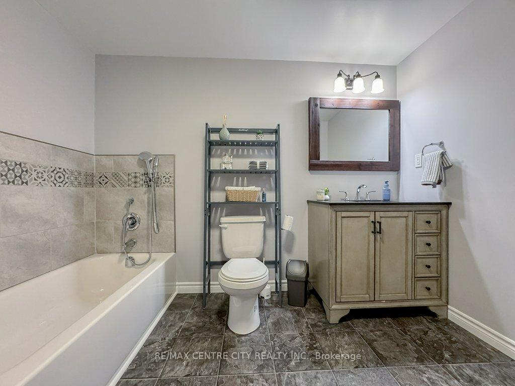 Photo 33 of 25 Symphony Court, Central Elgin, Lynhurst — HOMEH