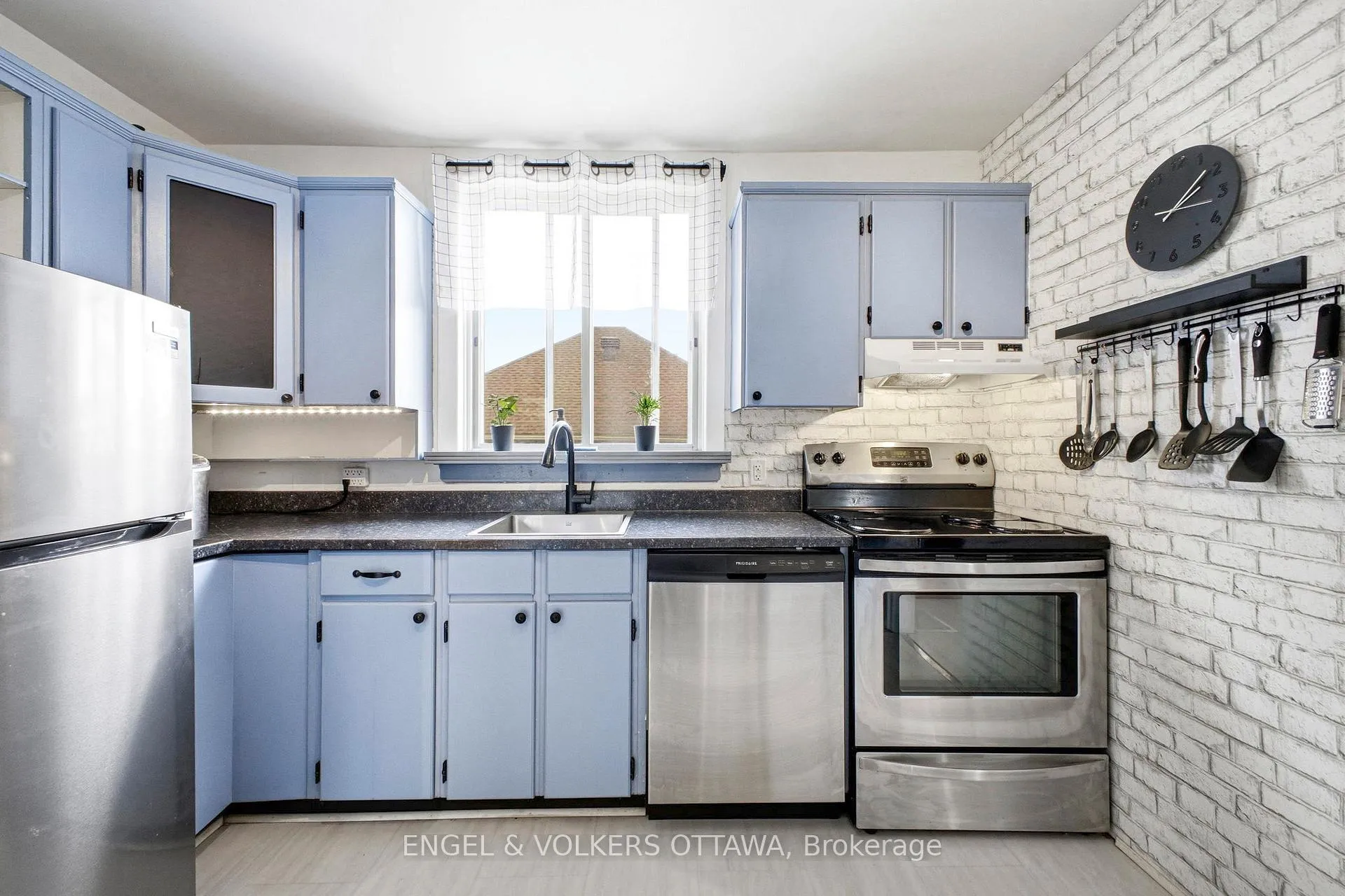 Photo 4 of 1223 Erie Avenue, Ottawa, Ridgemont — HOMEH