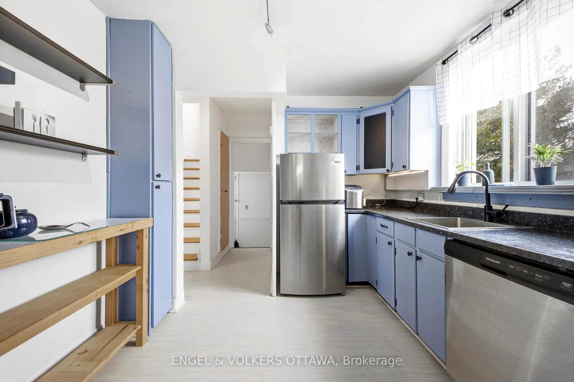 Photo 6 of 1223 Erie Avenue, Ottawa, Ridgemont — HOMEH