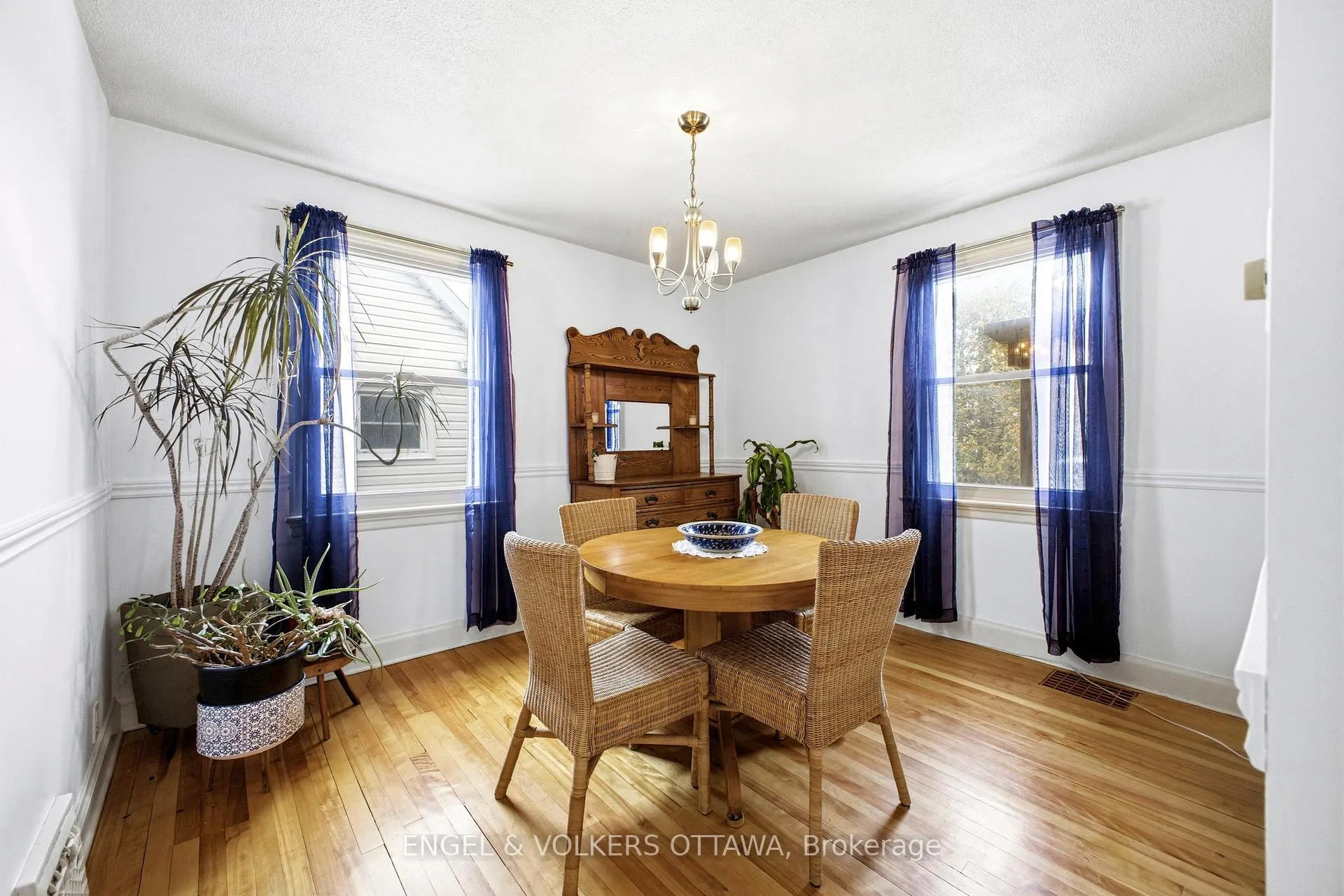 Photo 8 of 1223 Erie Avenue, Ottawa, Ridgemont — HOMEH