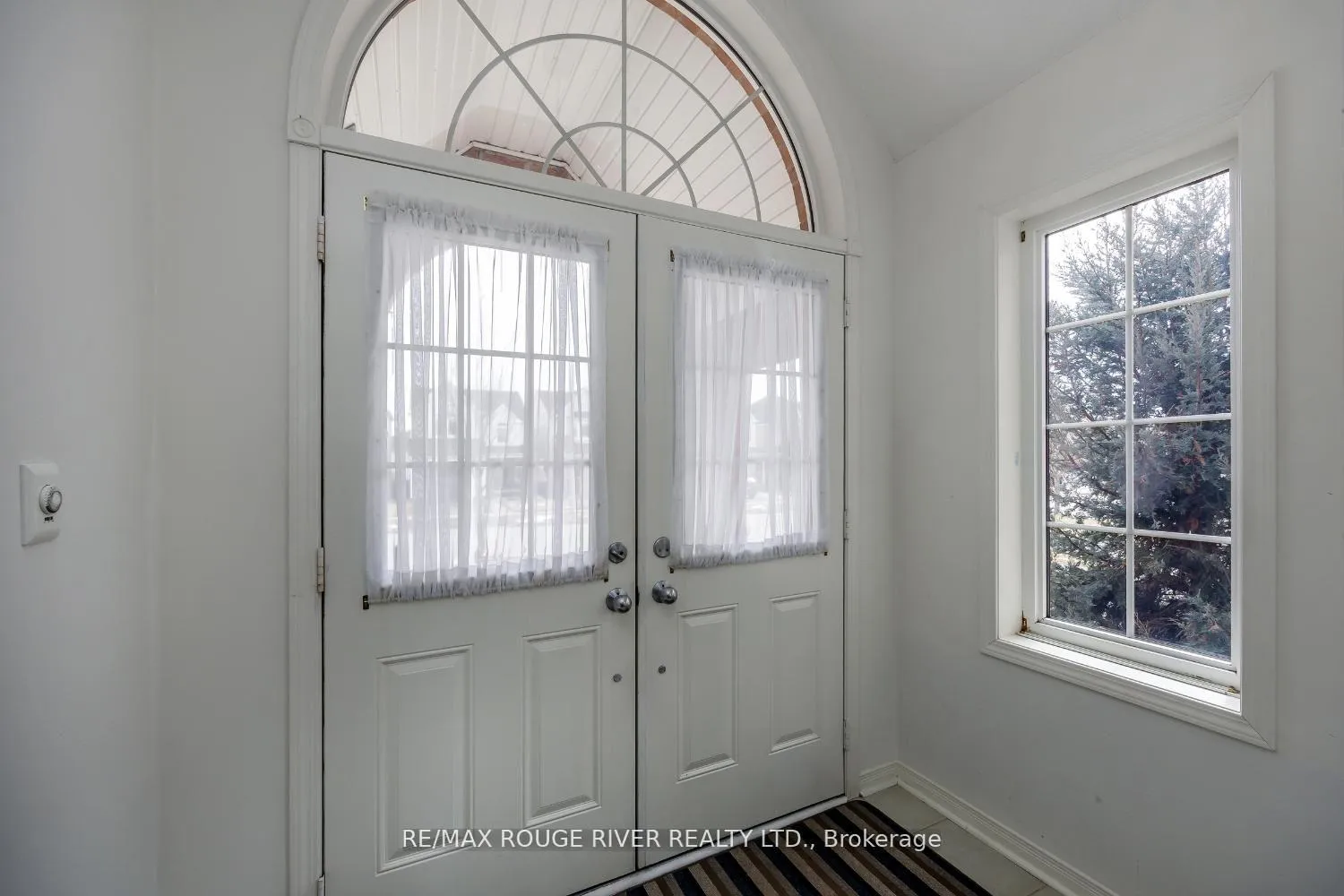 Photo 4 of 1196 Stire Street, Oshawa, Pinecrest — HOMEH