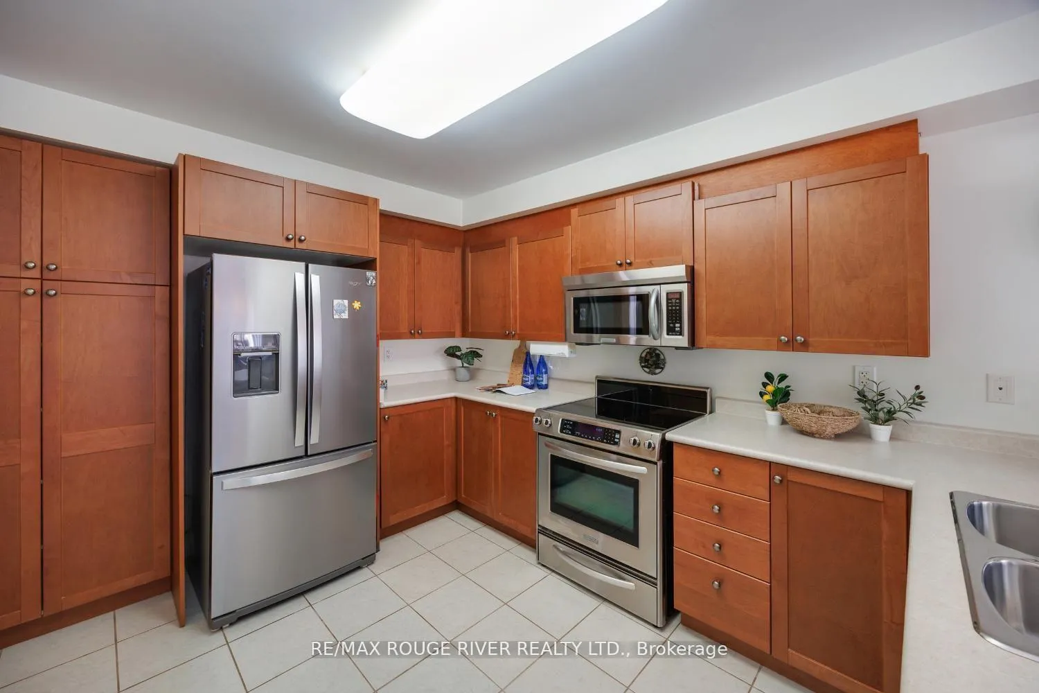 Photo 10 of 1196 Stire Street, Oshawa, Pinecrest — HOMEH