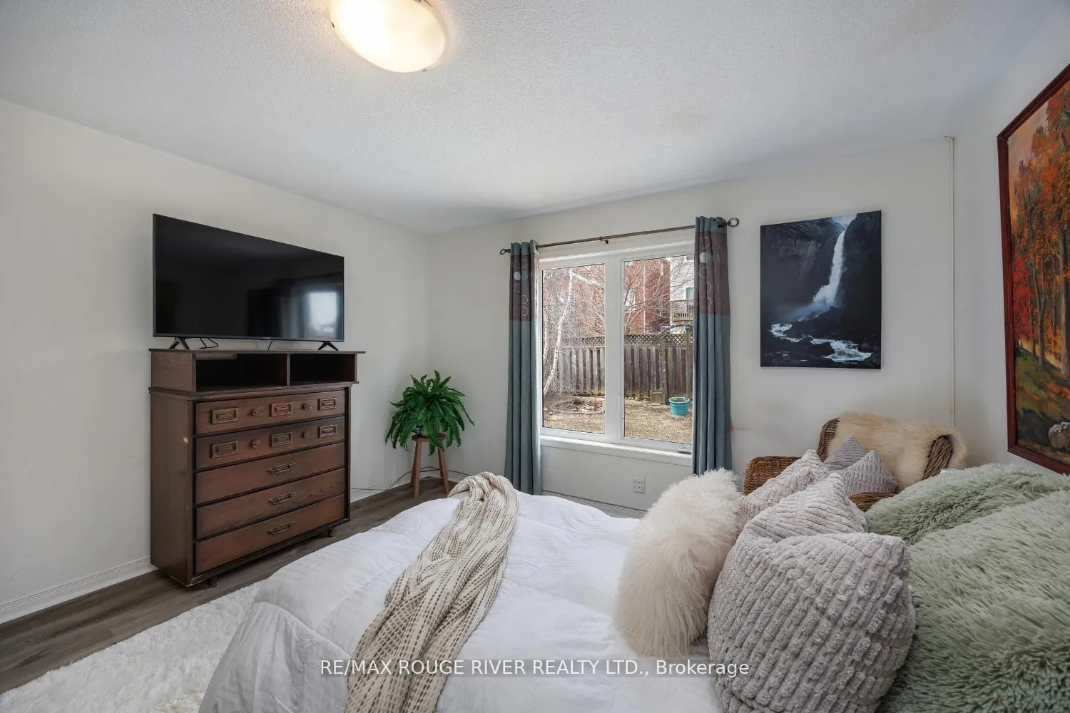 Photo 17 of 1196 Stire Street, Oshawa, Pinecrest — HOMEH
