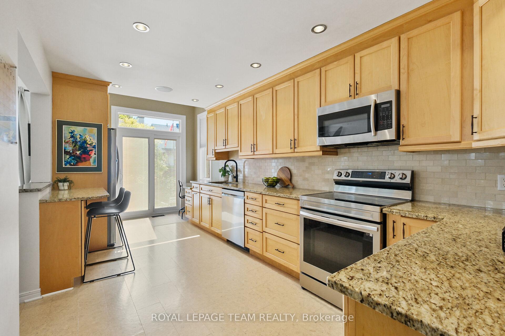 Photo 10 of 22 Avonhurst Avenue, Ottawa, Barrhaven - Longfields — HOMEH