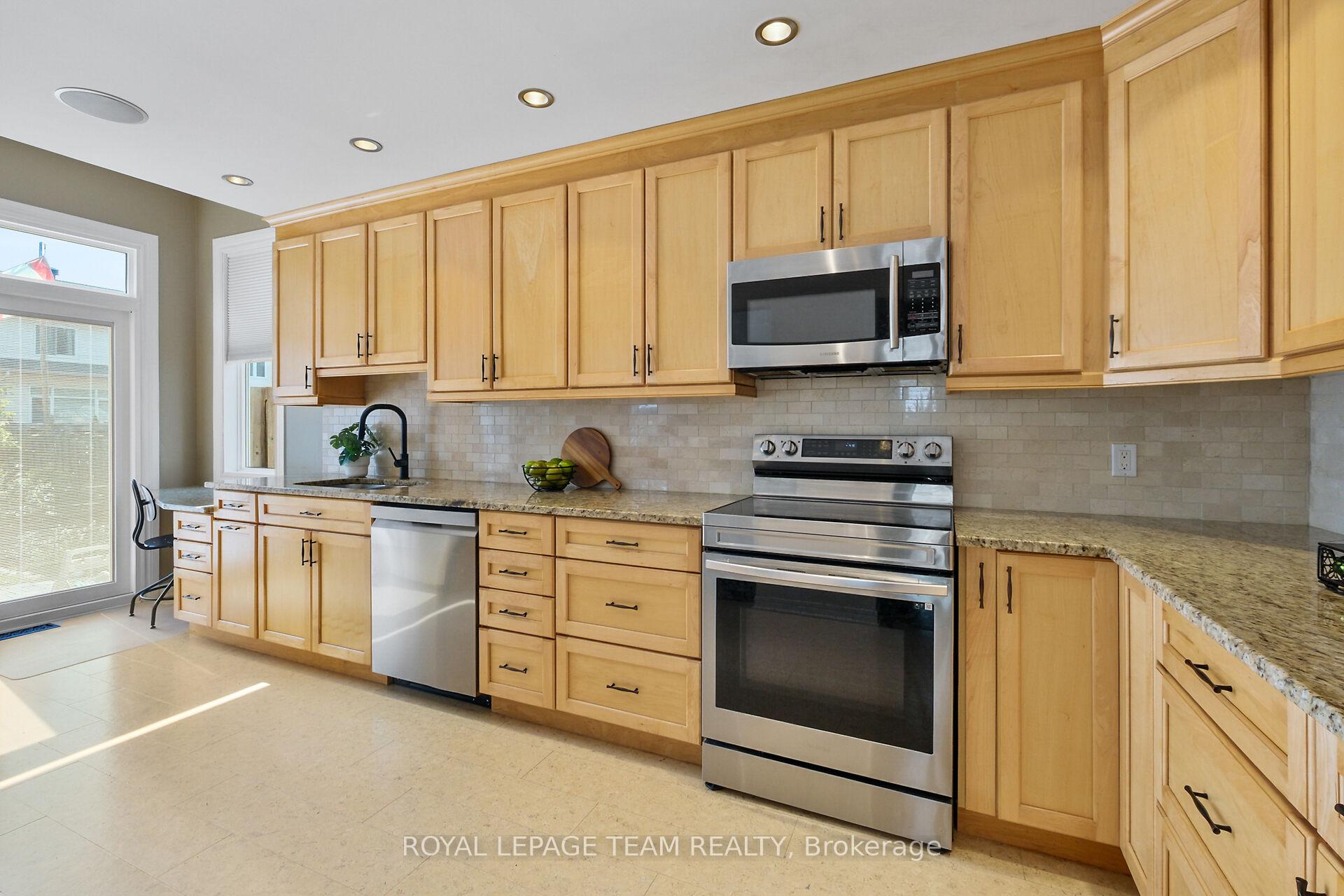 Photo 11 of 22 Avonhurst Avenue, Ottawa, Barrhaven - Longfields — HOMEH
