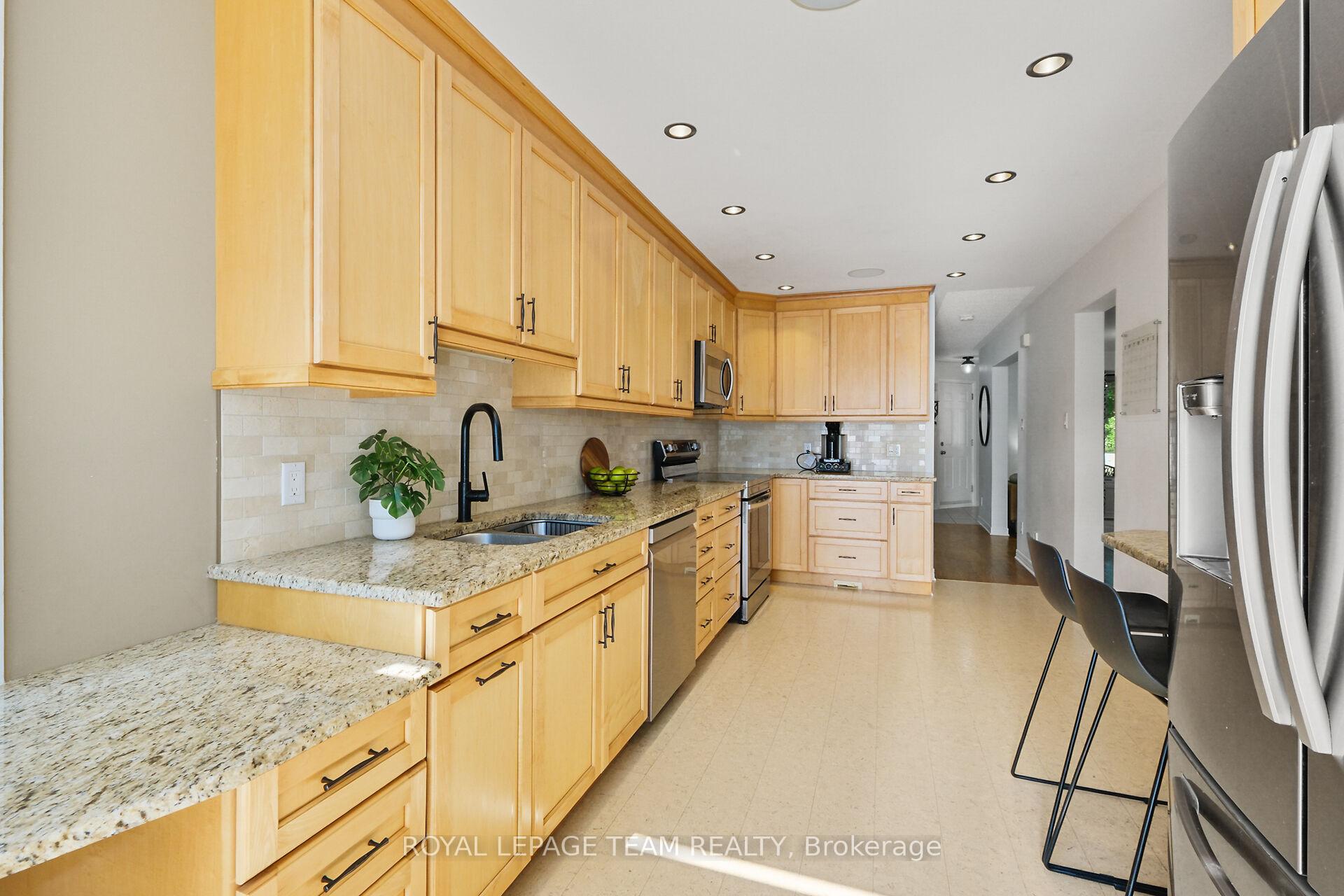 Photo 12 of 22 Avonhurst Avenue, Ottawa, Barrhaven - Longfields — HOMEH