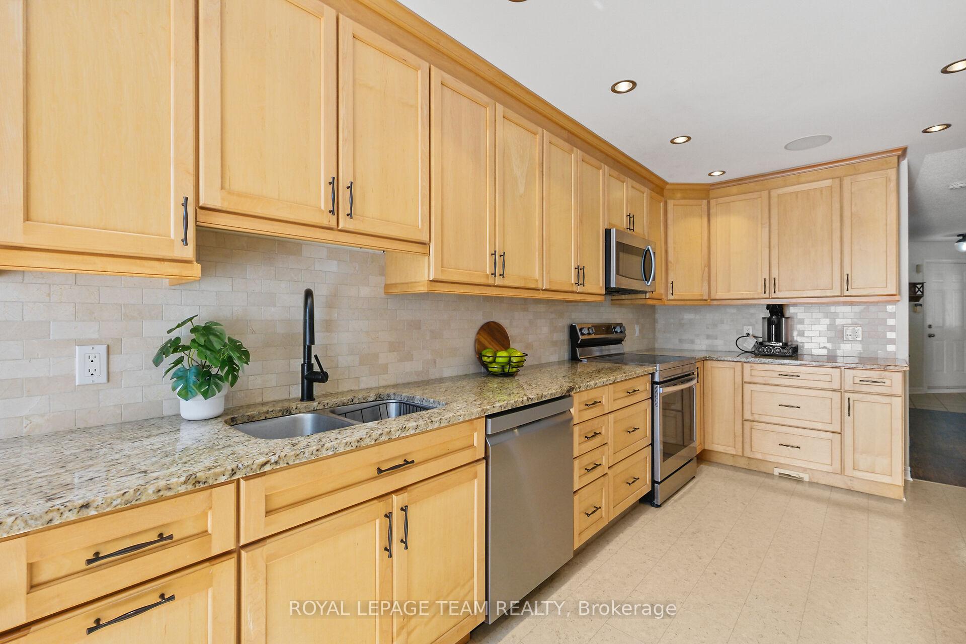 Photo 13 of 22 Avonhurst Avenue, Ottawa, Barrhaven - Longfields — HOMEH