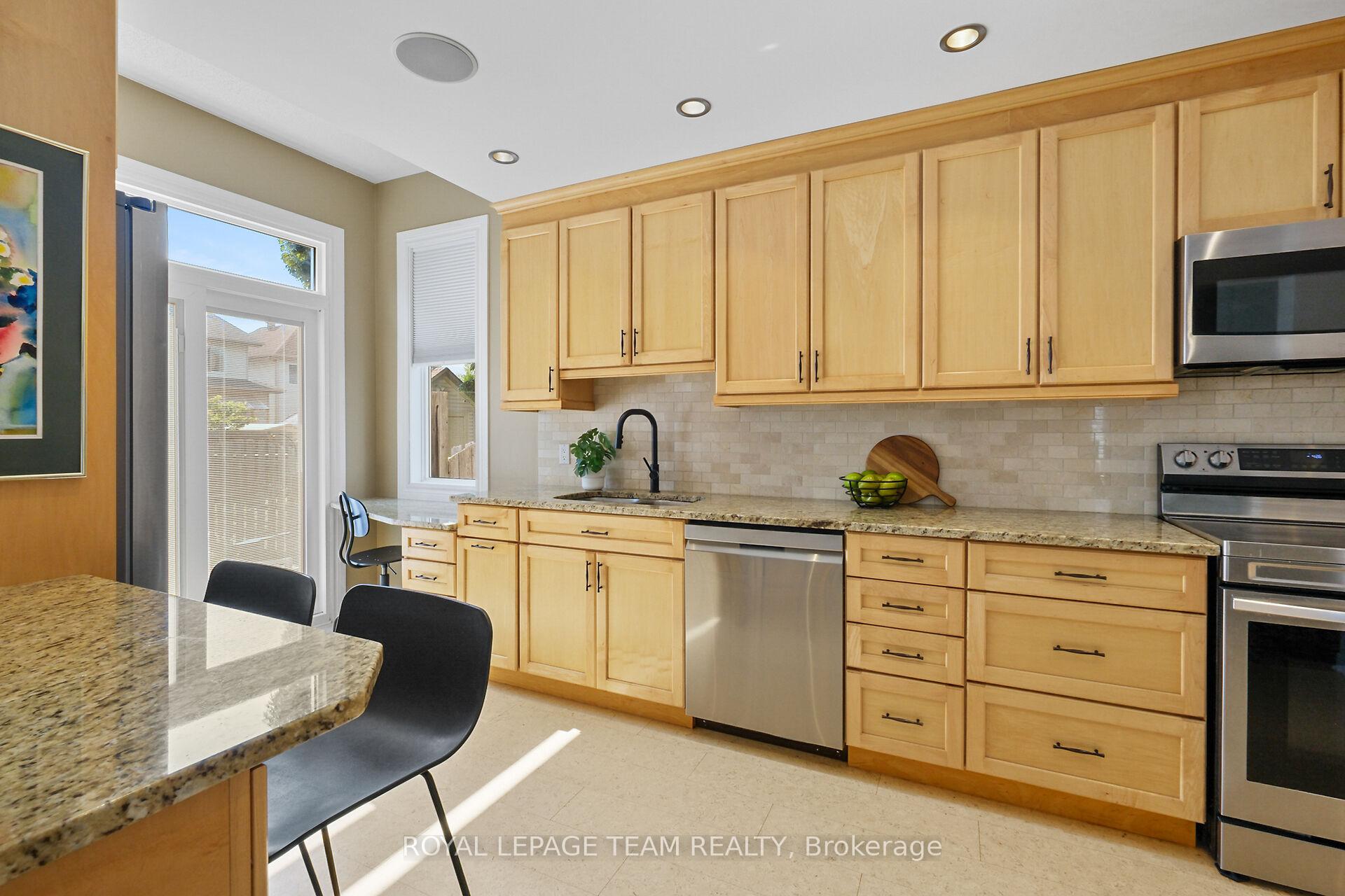 Photo 16 of 22 Avonhurst Avenue, Ottawa, Barrhaven - Longfields — HOMEH